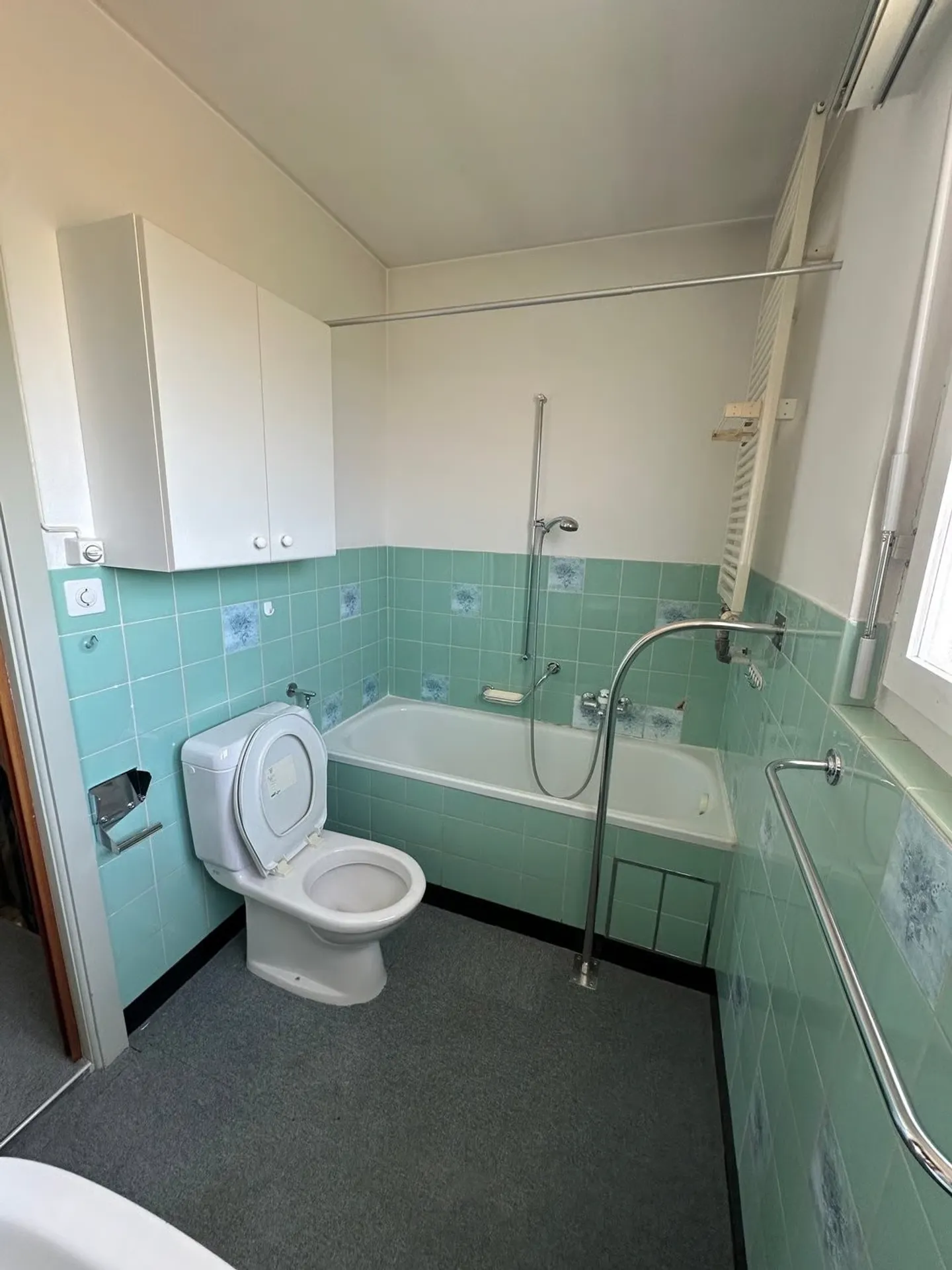 Double Family House in Hofstetten-Flüh - Renovation Object in a Good Location - Photo 4 of 13
