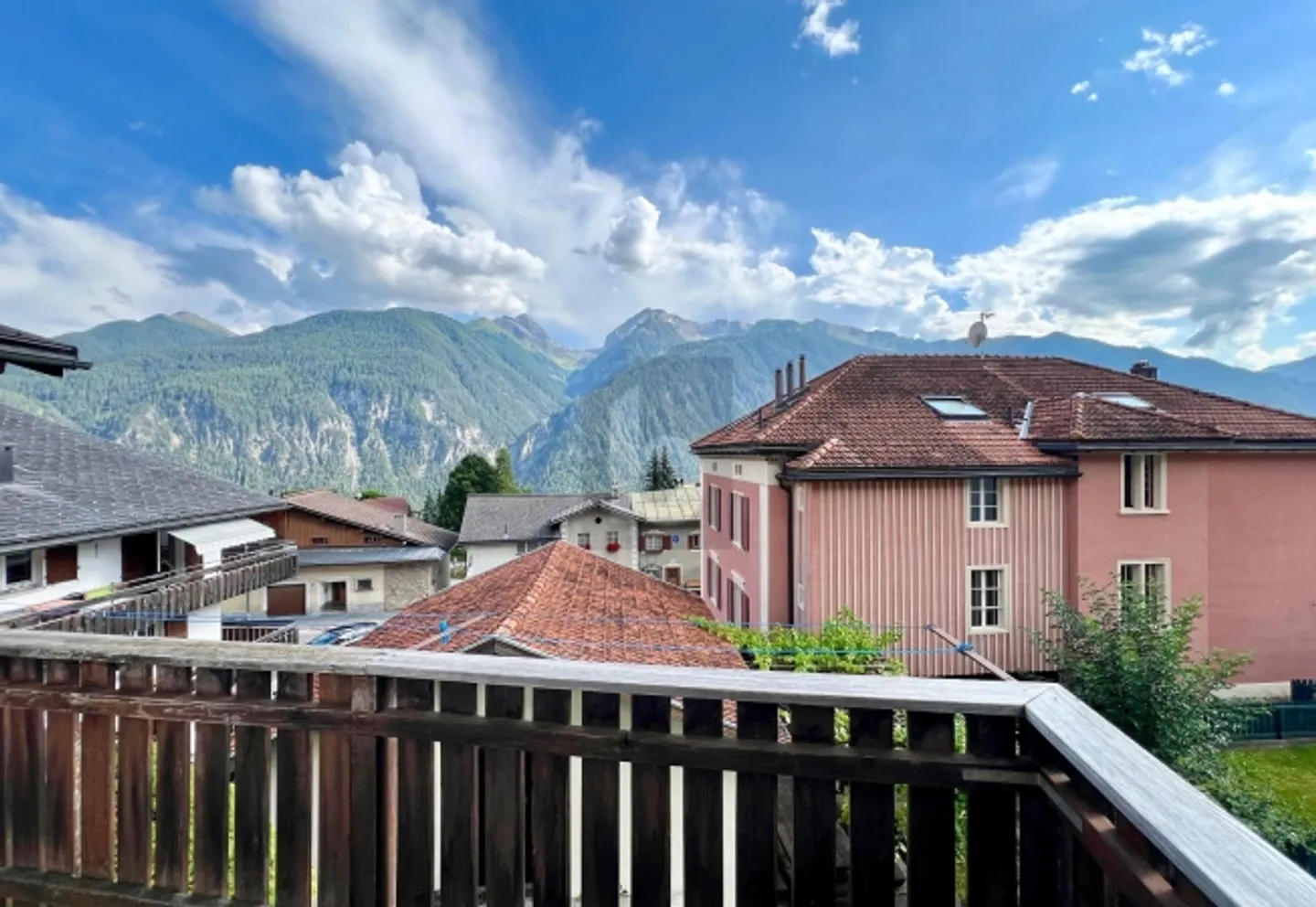 «PREISHIT! ZENTRAL IM DORF MIT GROSSEM STALL» - Foto 2 di 4