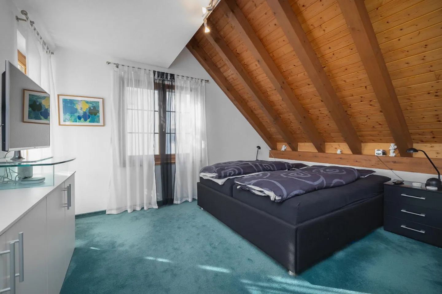 Generously Living in a Sun-Drenched Location - Photo 6 of 11