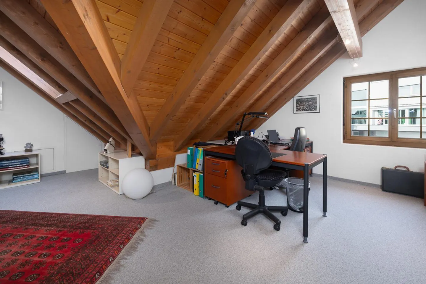 Generously Living in a Sun-Drenched Location - Photo 7 of 11