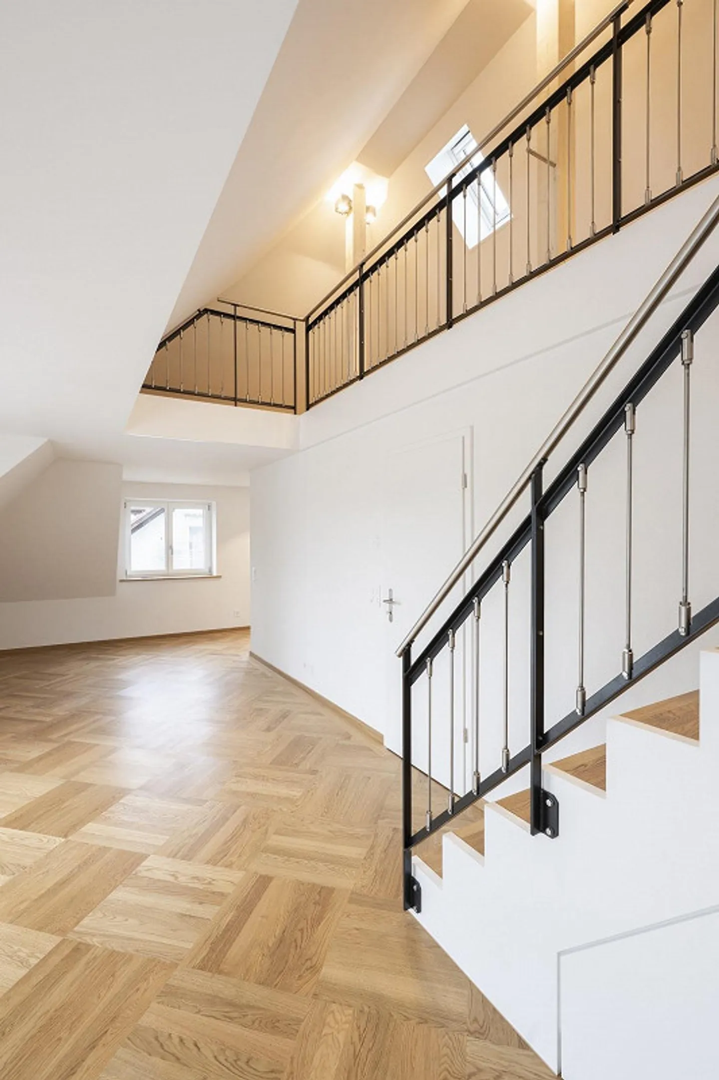 Exclusive 4.5-room apartment in completely renovated multi-family house - Photo 17 of 20