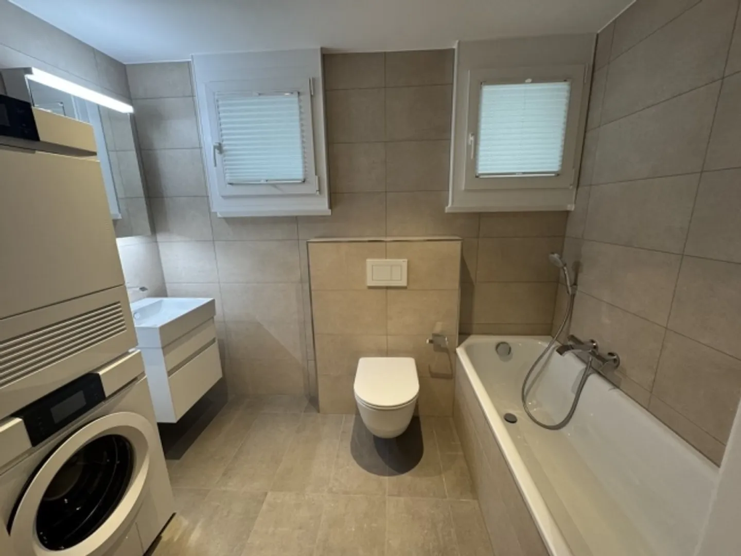 Freshly renovated and bright apartment - Photo 10 of 12