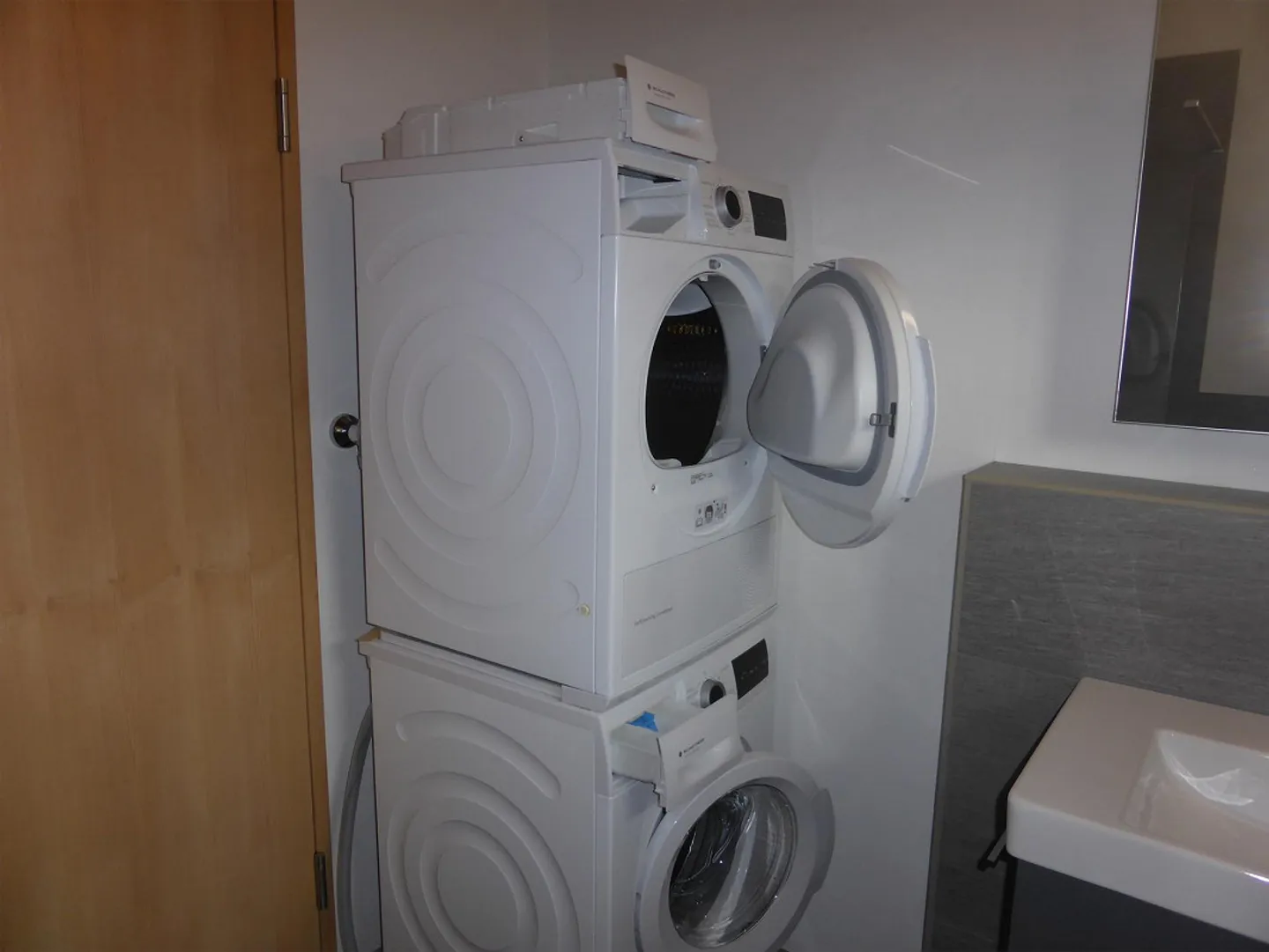 Neuwertige 3 1/2 Zimmerwohnung an ruhiger Lage im Dorfkern - Foto 4 von 9