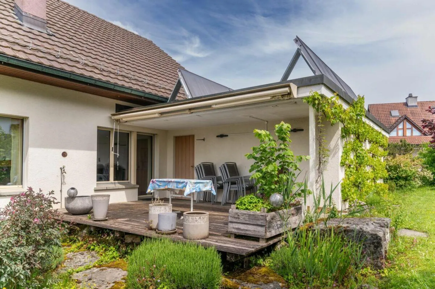 Family Paradise with Large Garden - Photo 1 of 18