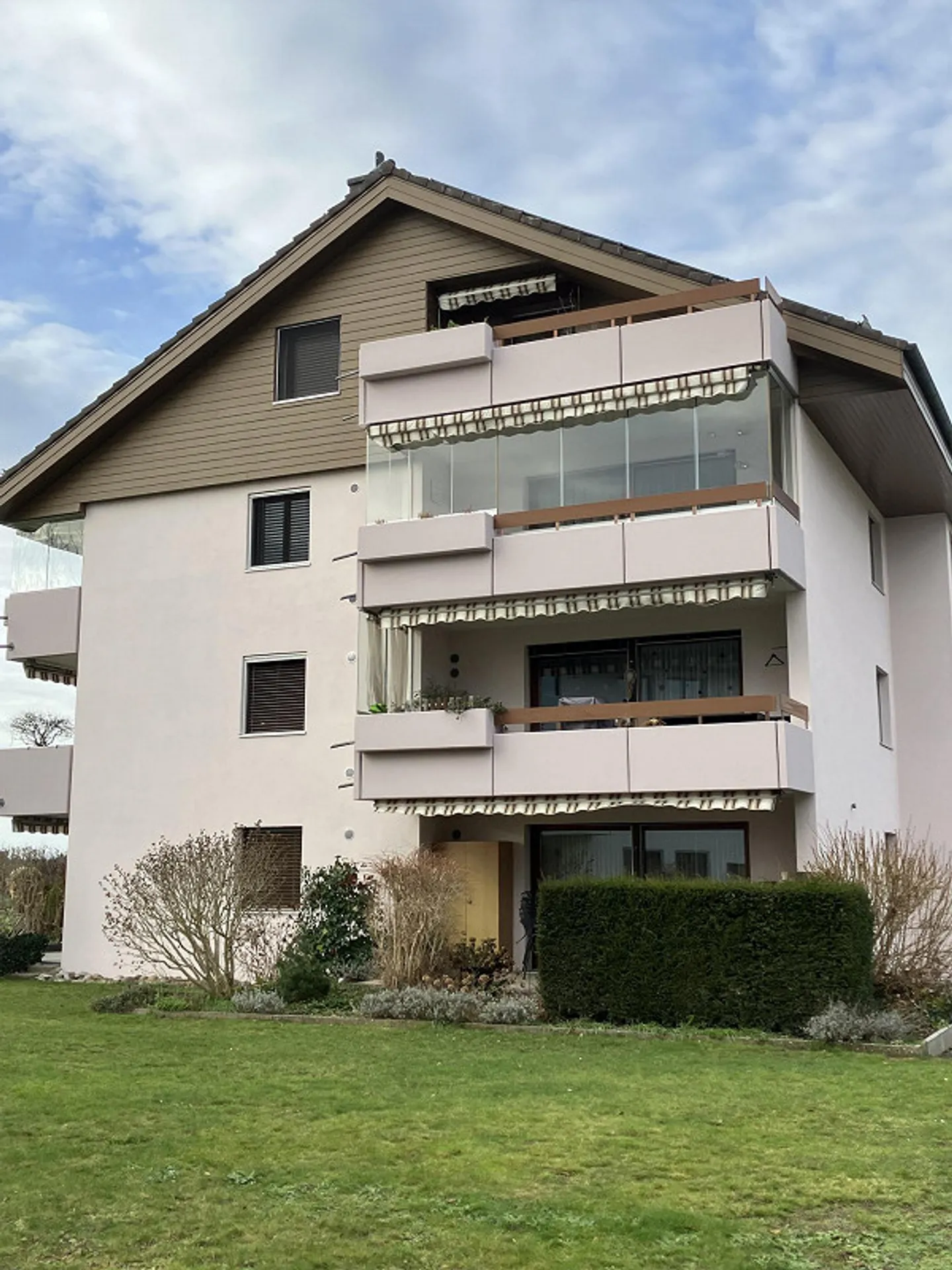 Charmant appartement de 2,5 pièces dans un emplacement calme - Photo 1 sur 7