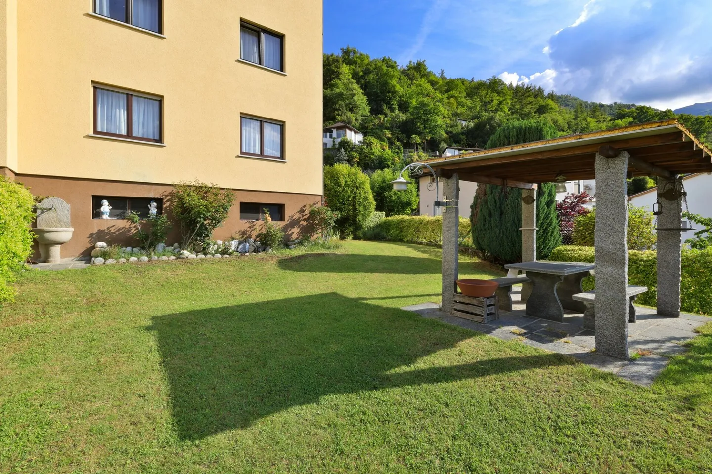 Appartement de 4.5 pièces avec terrasse et jardin - Photo 8 sur 8