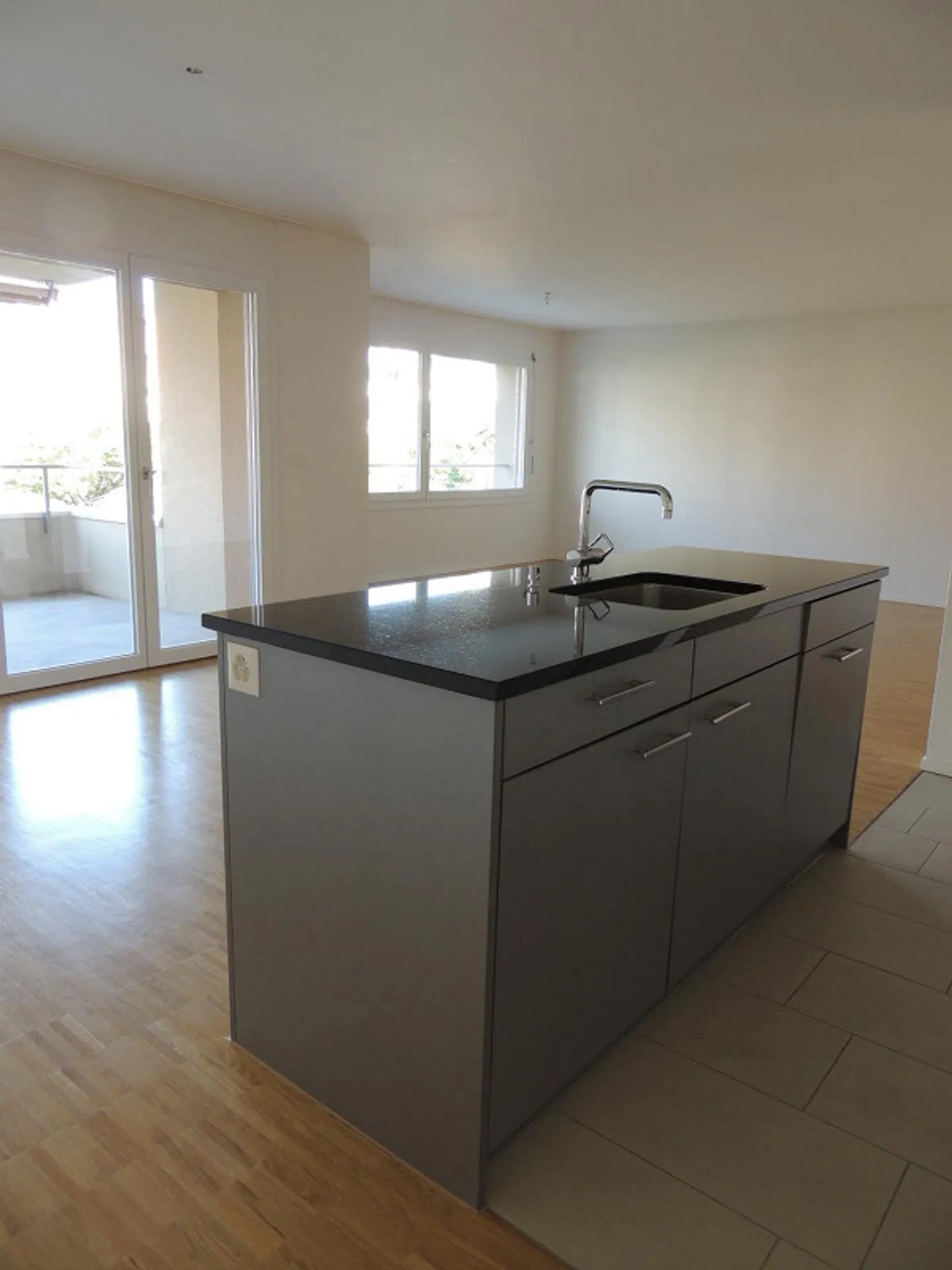 RENT WITHOUT DEPOSIT - Modern apartment in a quiet location - Photo 2 of 8