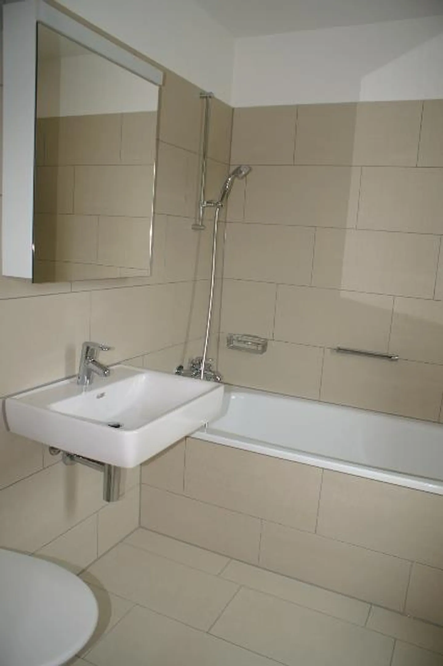 RENT WITHOUT DEPOSIT - Modern apartment in a quiet location - Photo 5 of 8