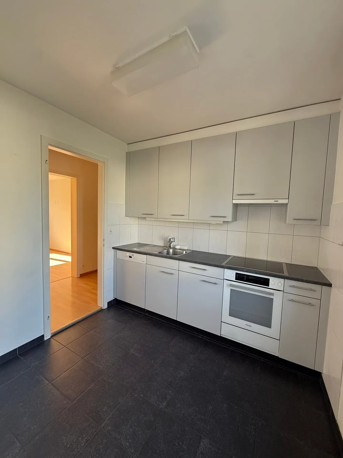 Bright 4-room apartment with balcony in Pratteln - Photo 1 of 13