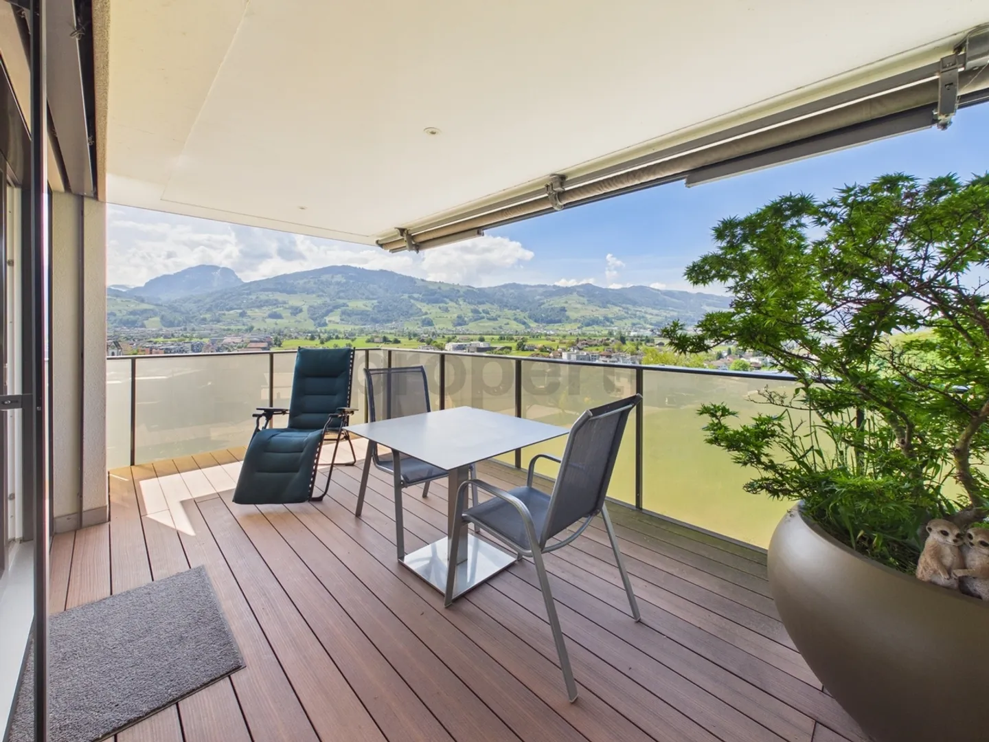 Spacious Apartment with Terrace - Photo 6 of 13