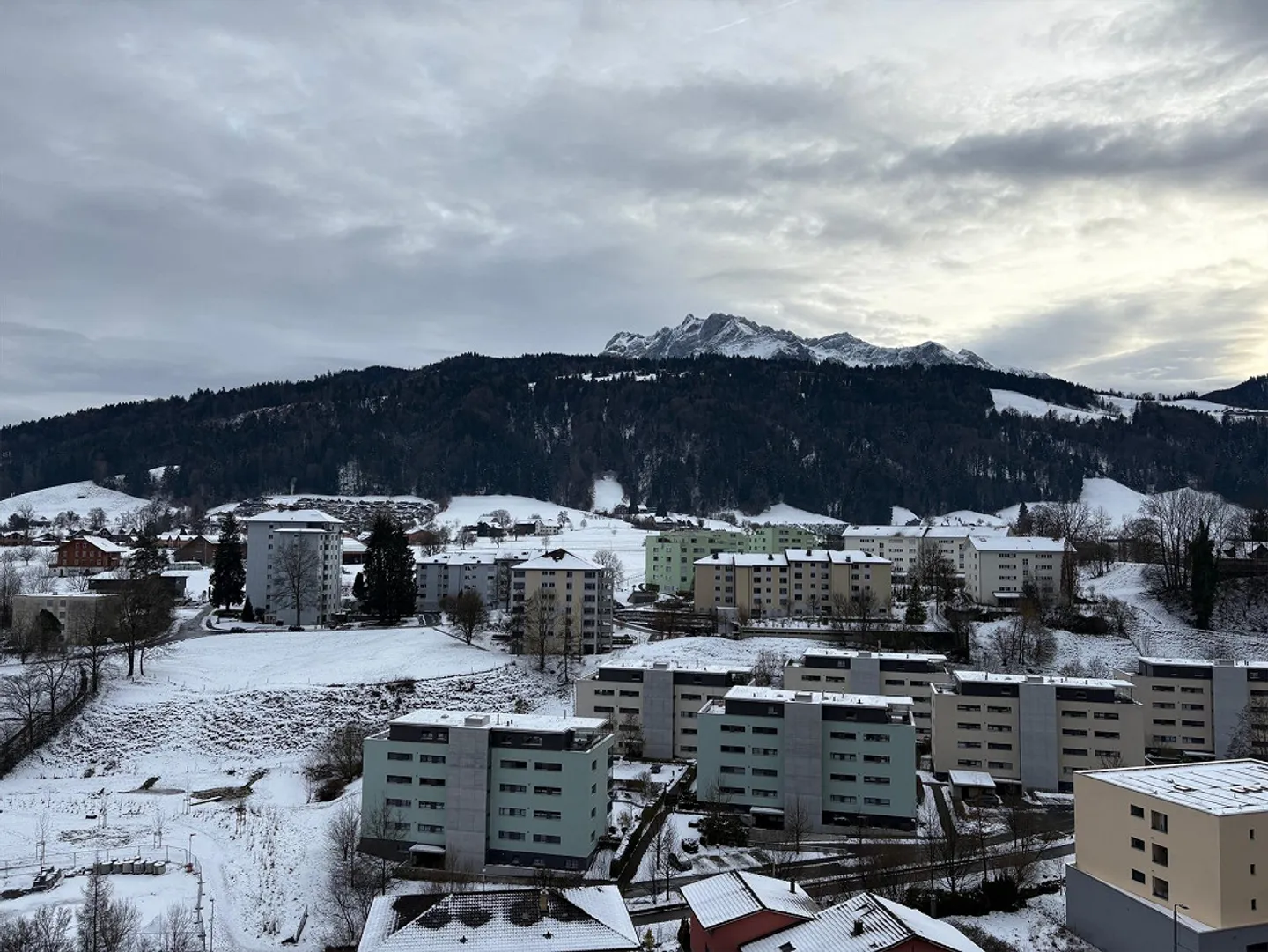 Charmante Attikawohnung mit Aussicht - Foto 2 von 7