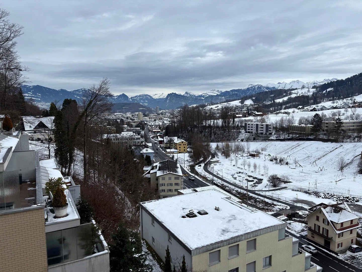 Charmante Attikawohnung mit Aussicht - Foto 3 von 7