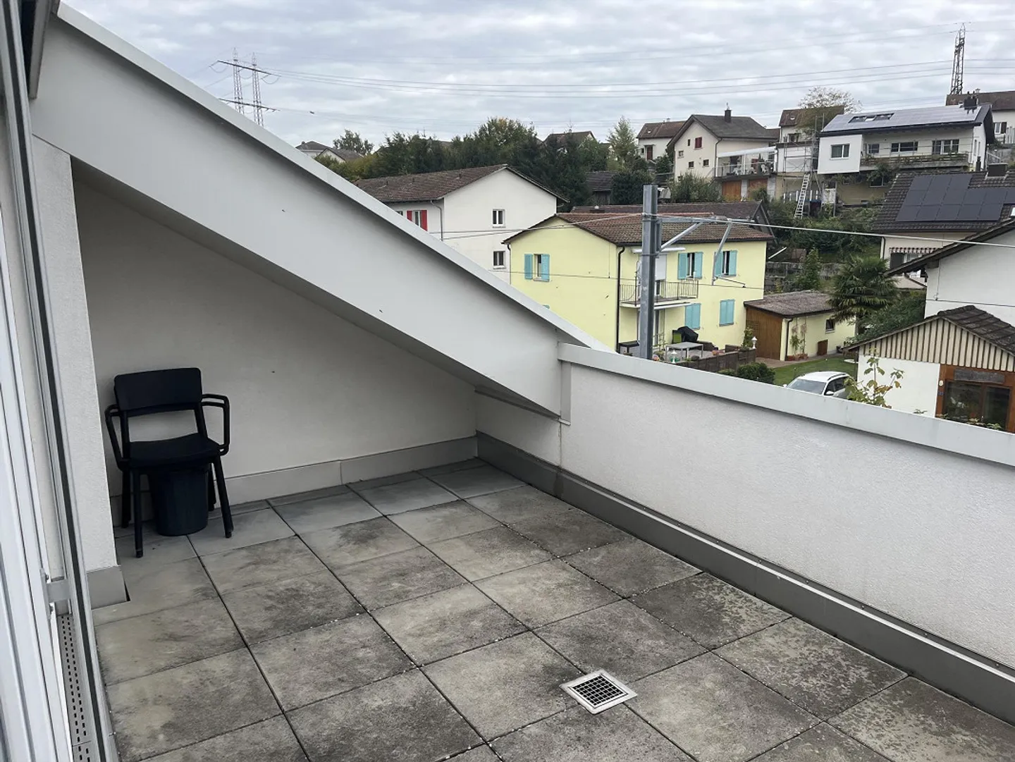 Modern Single Apartment near Border Crossing - Photo 3 of 9