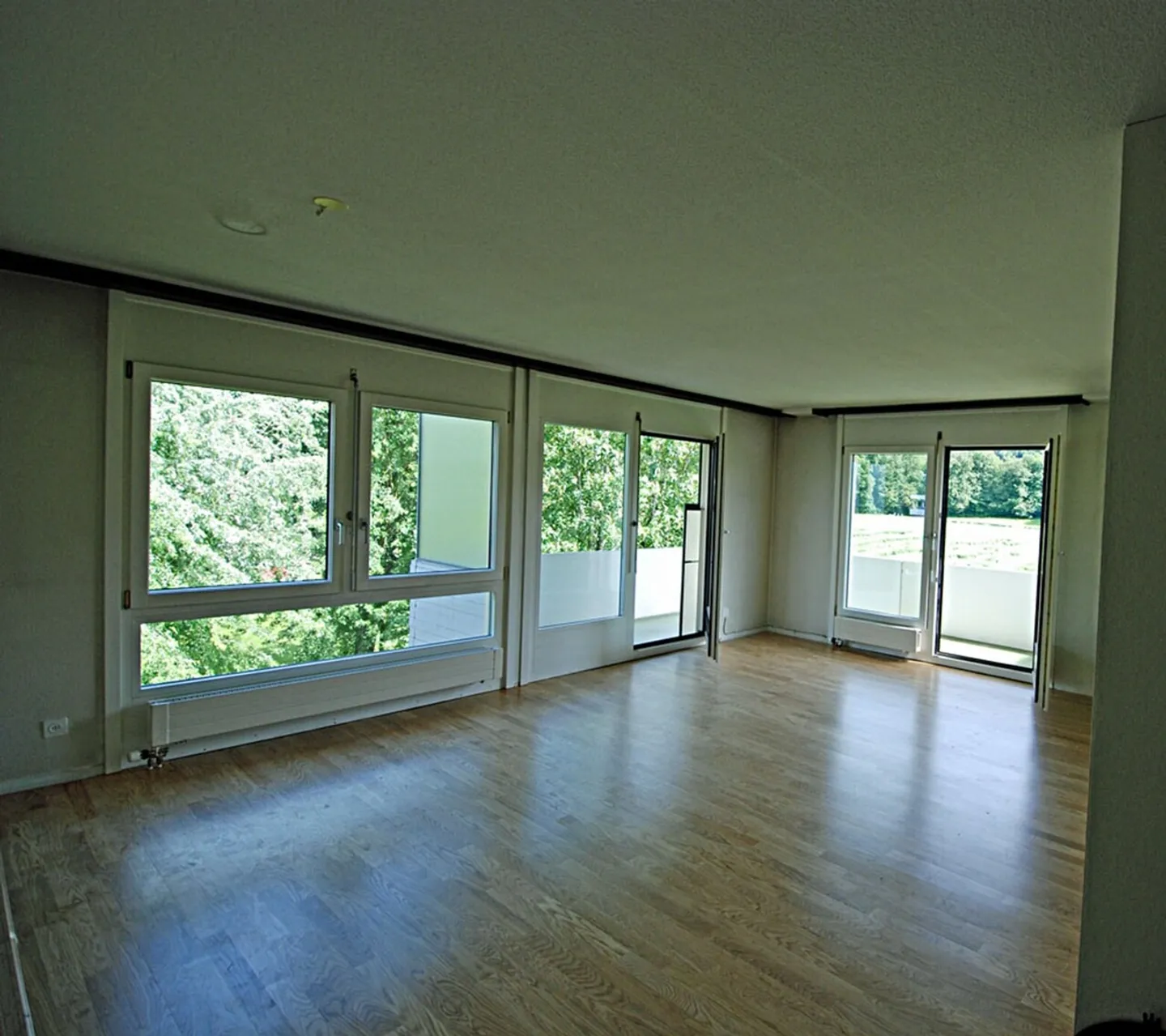 Spacious Apartment with Scenic Views - Photo 5 of 11