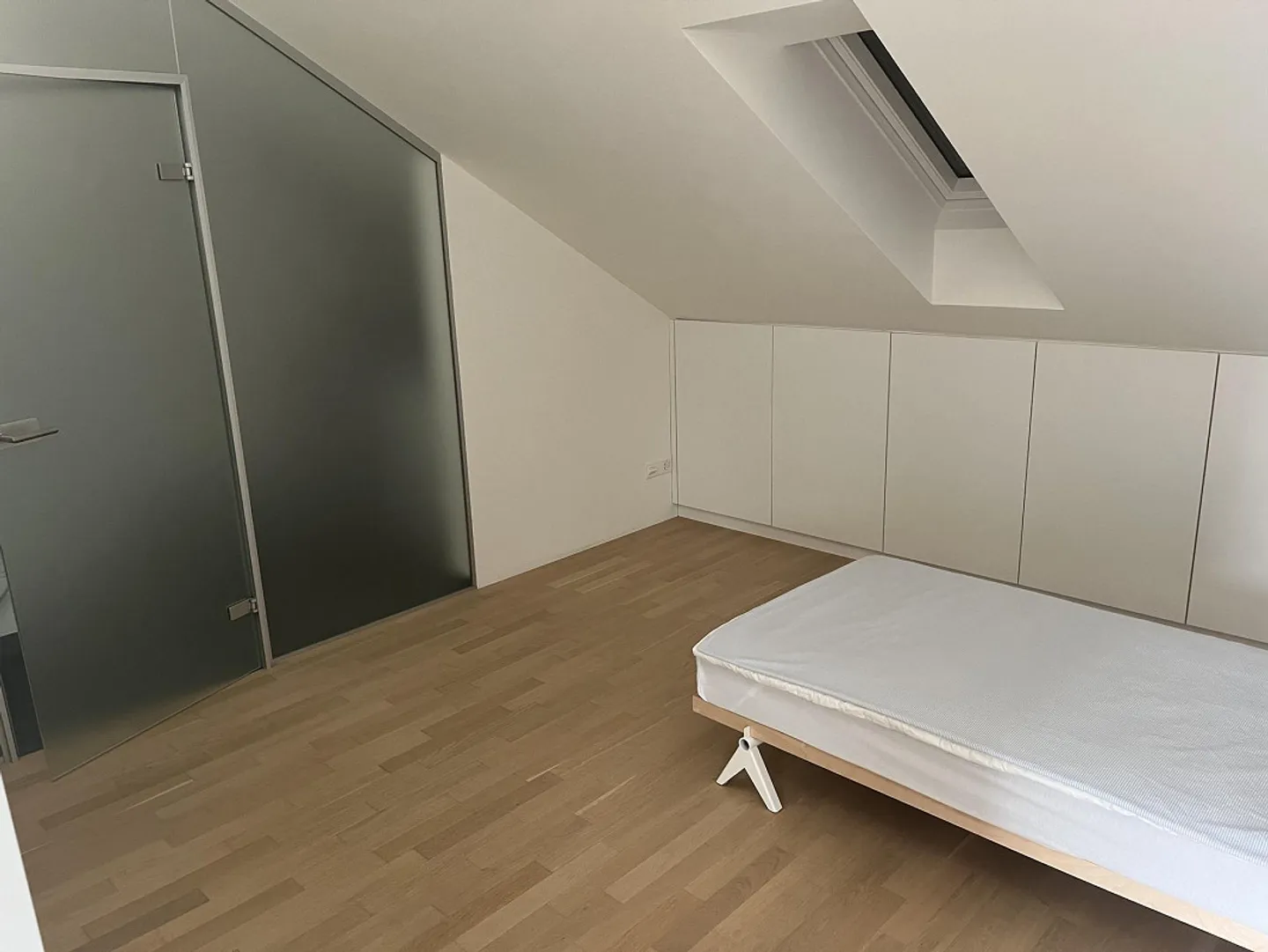 Modern Single Apartment near Border Crossing - Photo 5 of 9