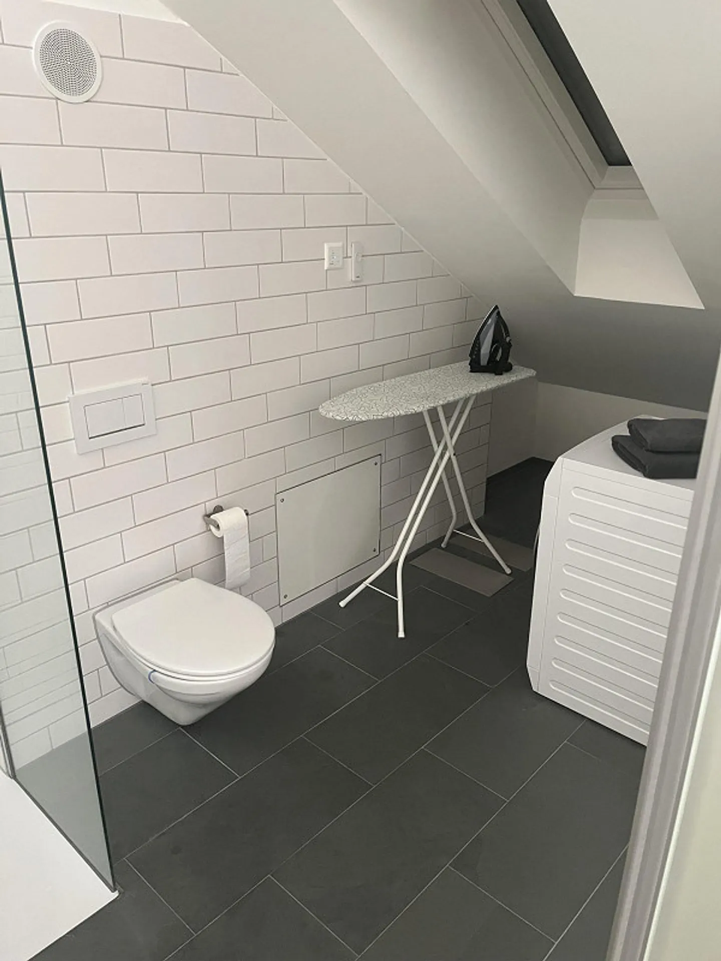 Modern Single Apartment near Border Crossing - Photo 8 of 9