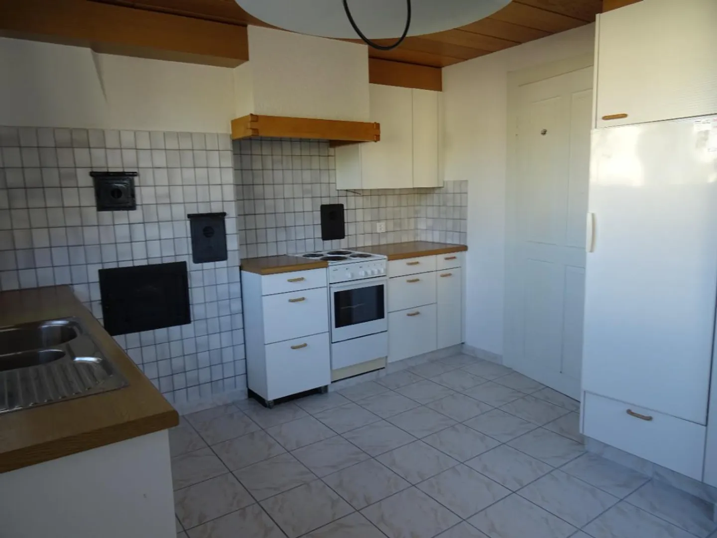 3 Room Apartment - Photo 3 of 5