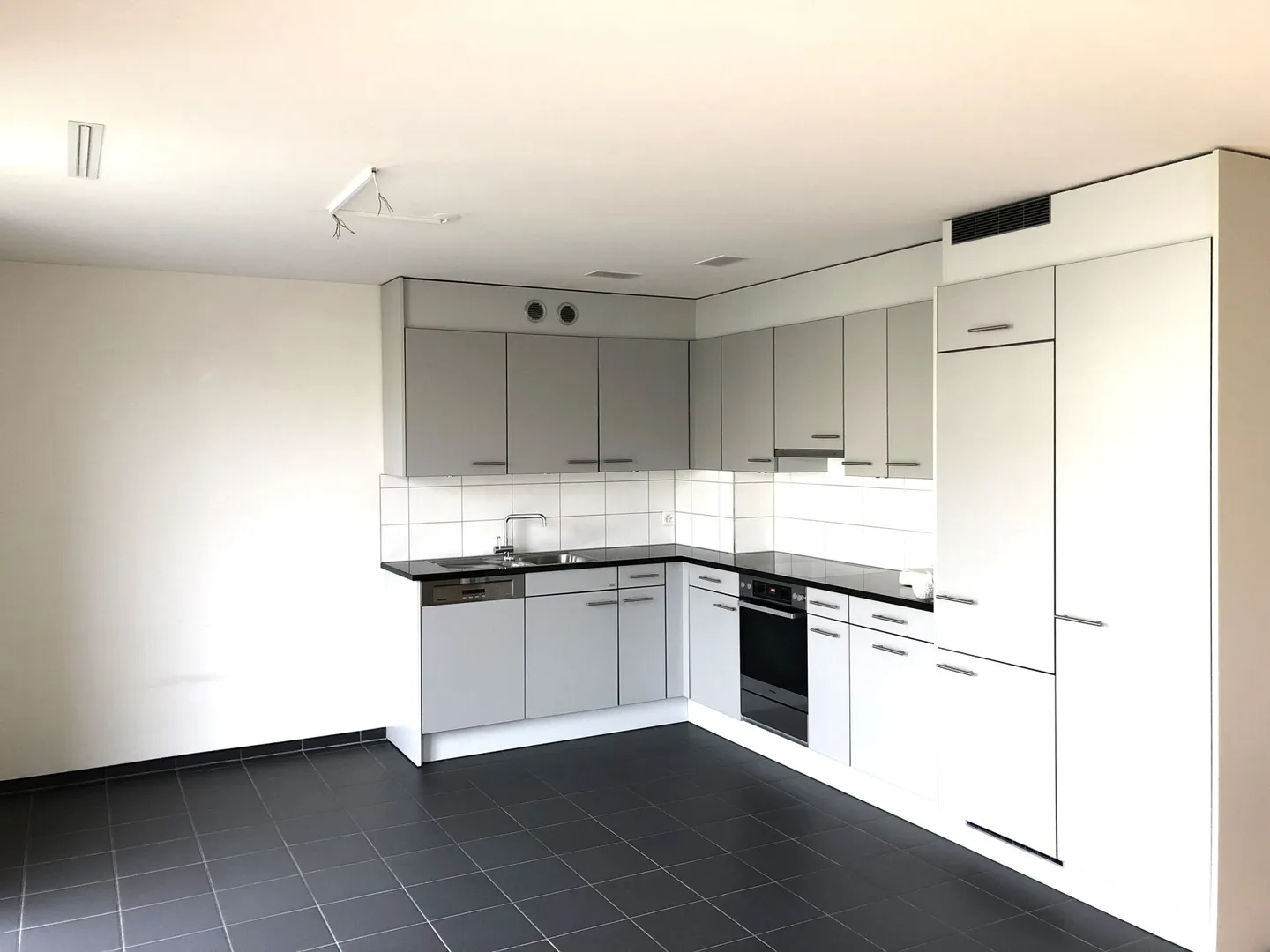 Geräumige Wohnung in Binningen - Foto 1 von 10