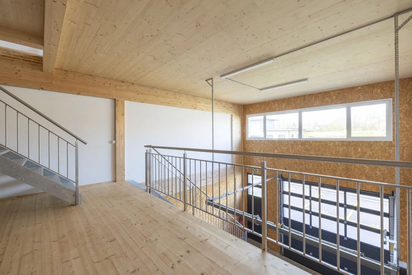 Edificio ad uso misto in affitto - Foto 2 di 8