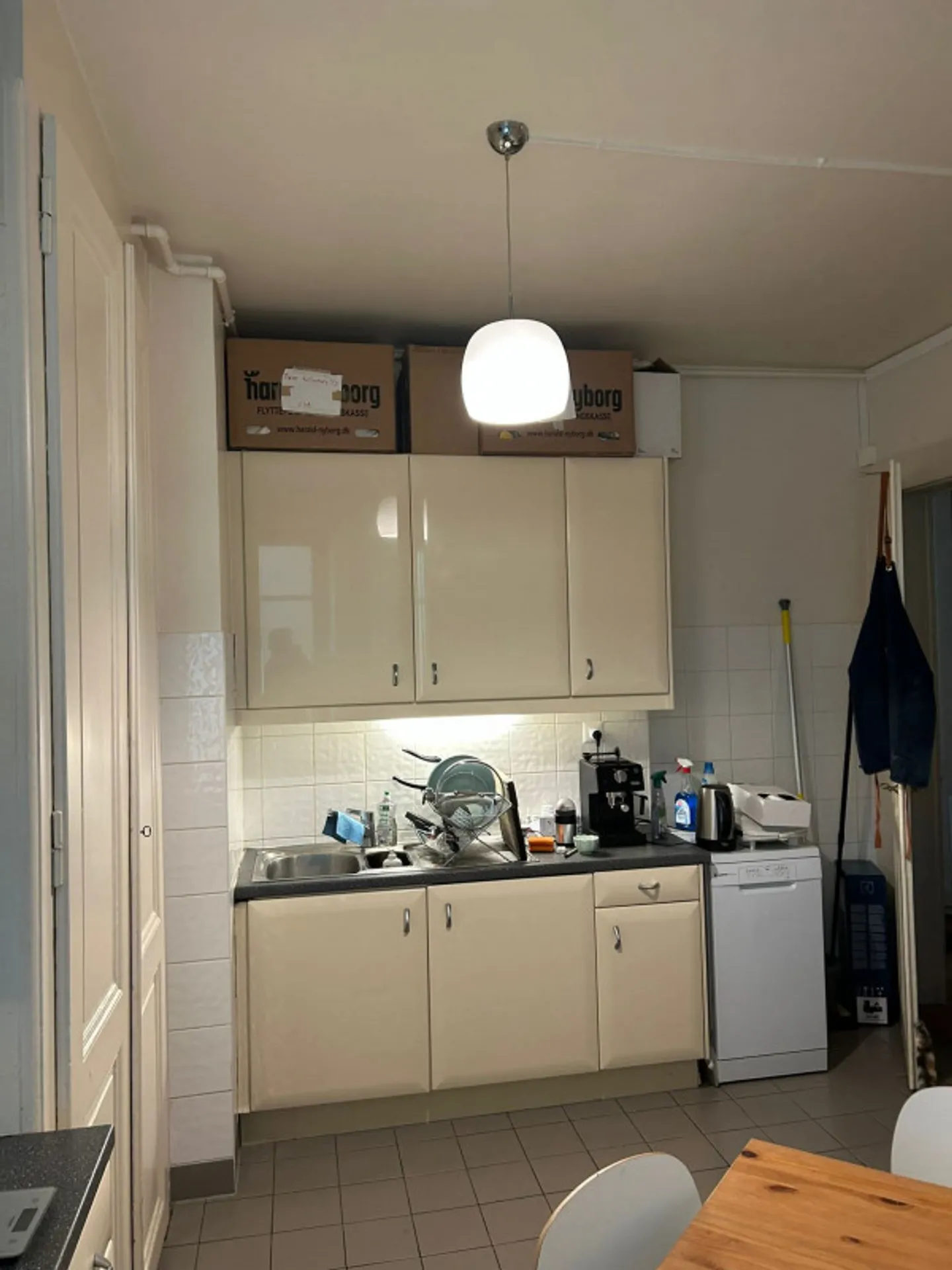 Appartement 4 pièces situé aux Eaux-Vives - Photo 4 sur 9