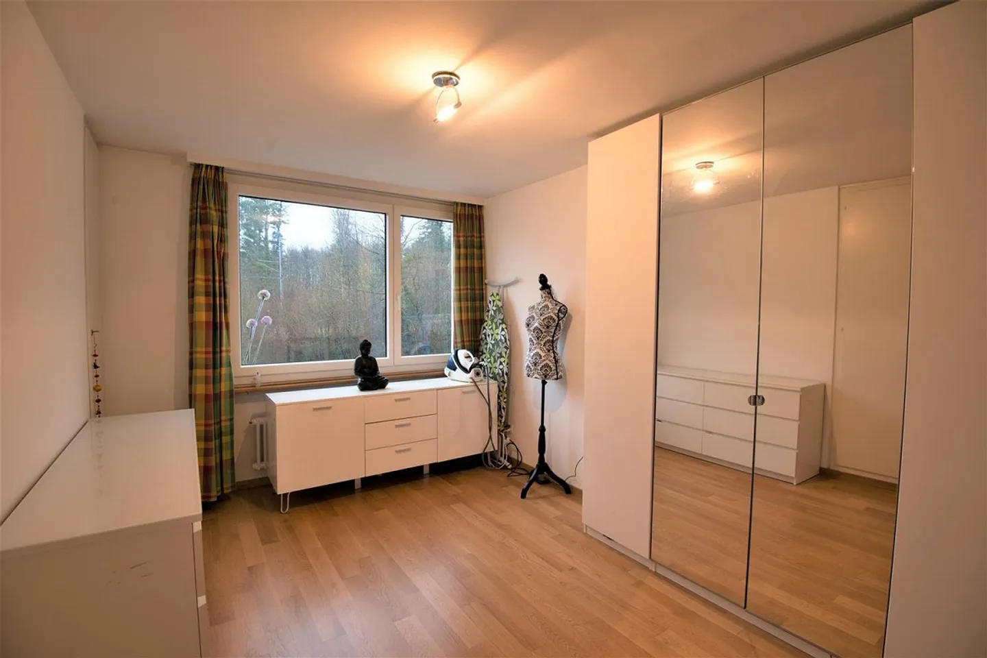 Appartamento tranquillo di 4,5 stanze a 15 min dalla stazione di Zurigo - Foto 4 di 13