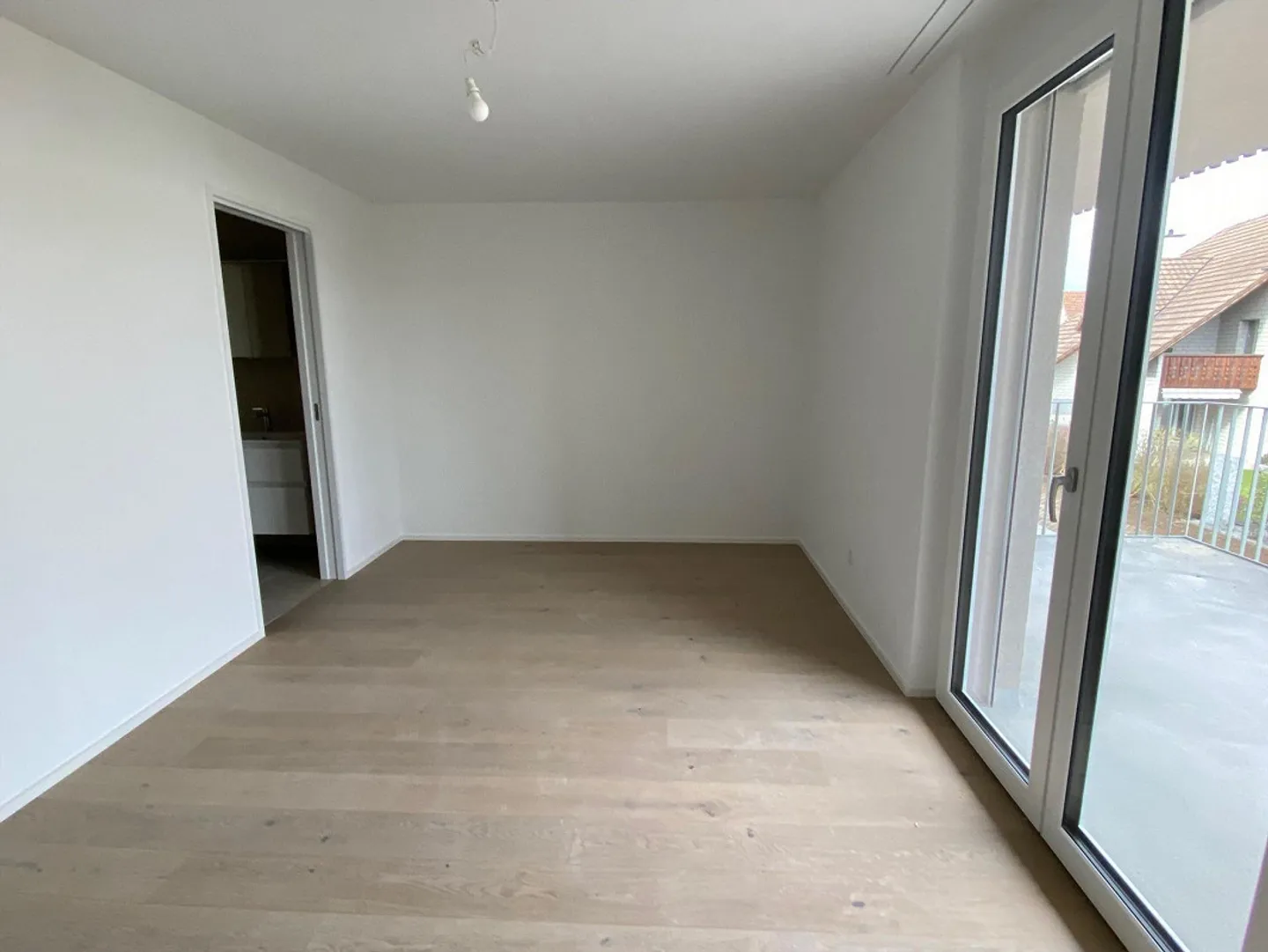 Modern 4.5-room apartment with two spacious balconies - Photo 7 of 13