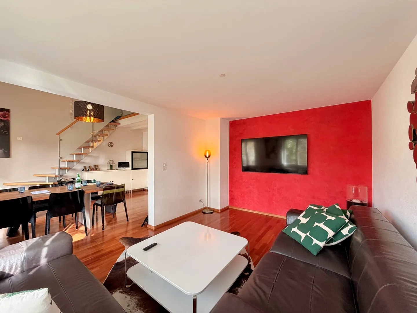 Duplex lumineux de 4,5 pièces avec balcon et box de garage - Photo 2 sur 15