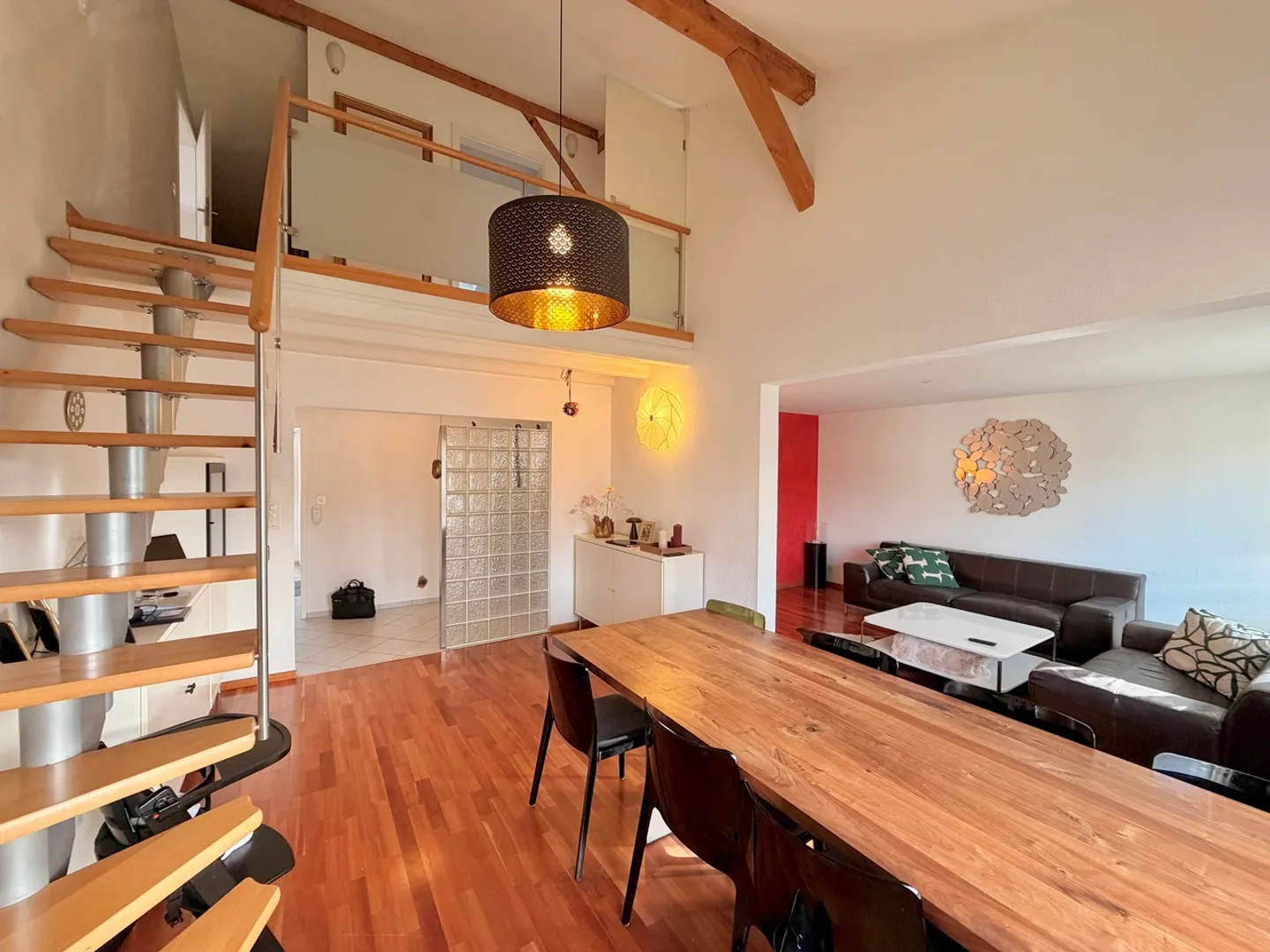 Duplex lumineux de 4,5 pièces avec balcon et box de garage - Photo 3 sur 15