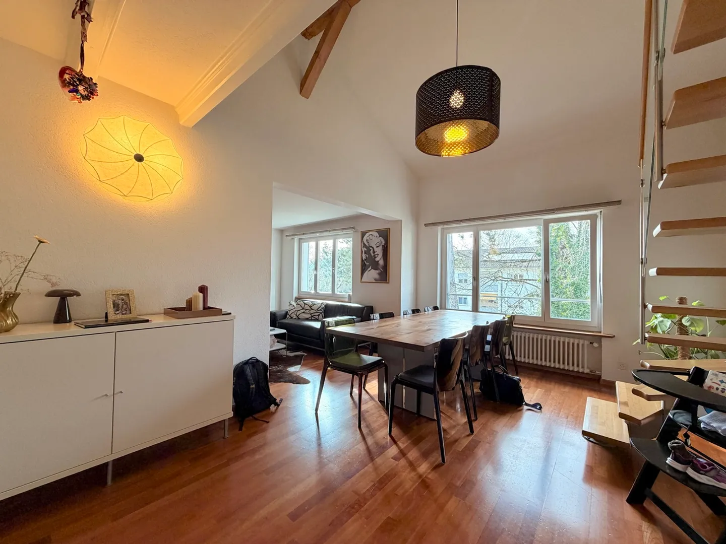 Duplex lumineux de 4,5 pièces avec balcon et box de garage - Photo 4 sur 15