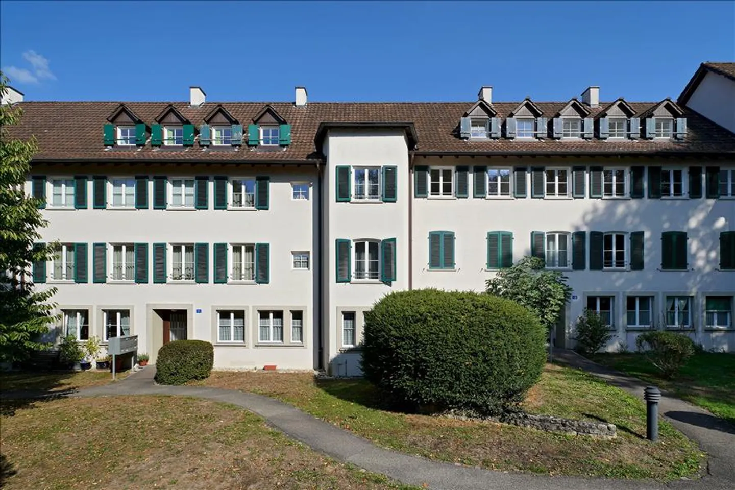 Appartamento moderno con balcone - Foto 2 di 10