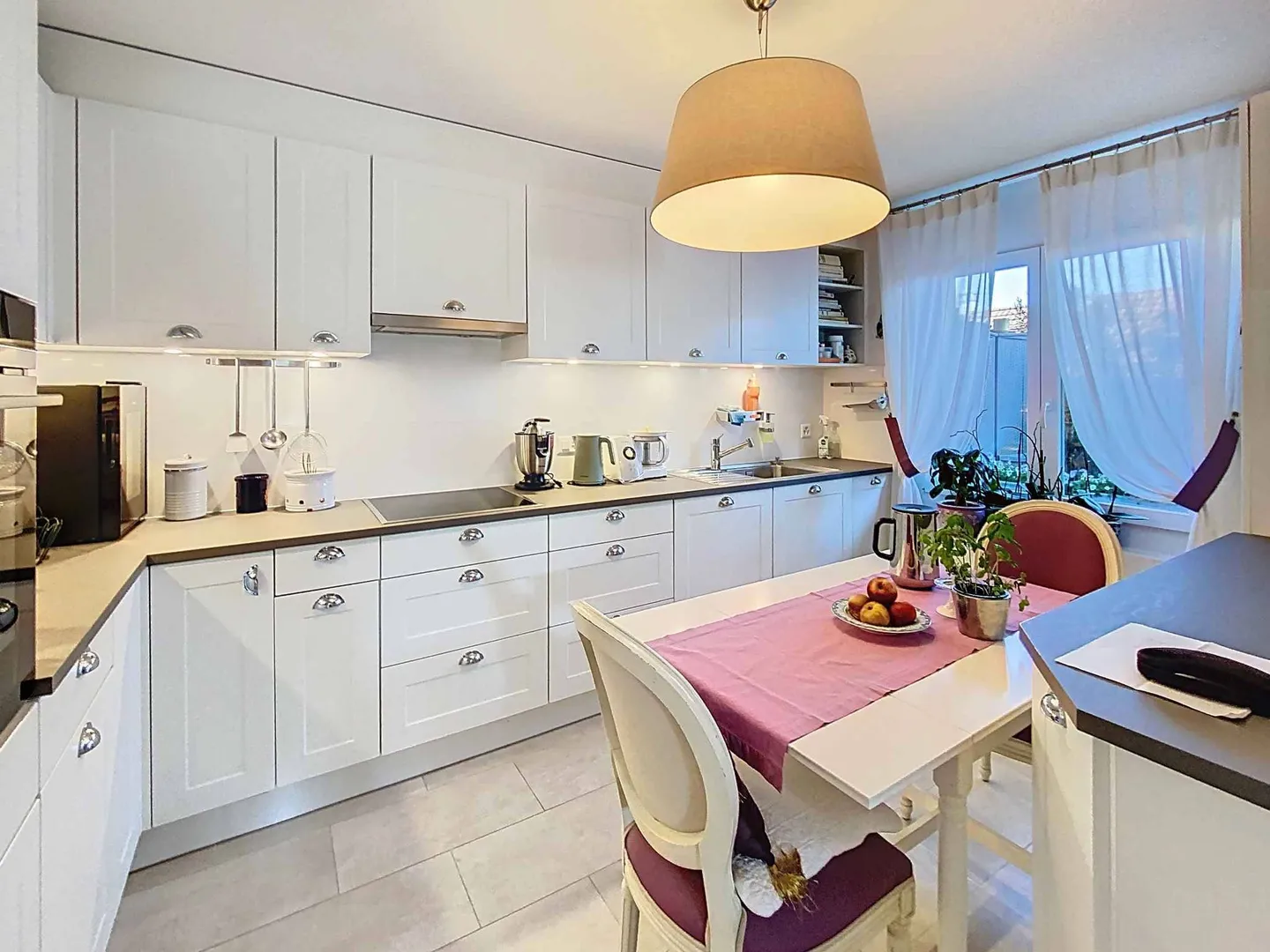 SUPERB APARTMENT WITH LARGE GARDEN, TERRACE AND VIEW OF THE LAKE AND THE ALPS - Photo 6 of 10