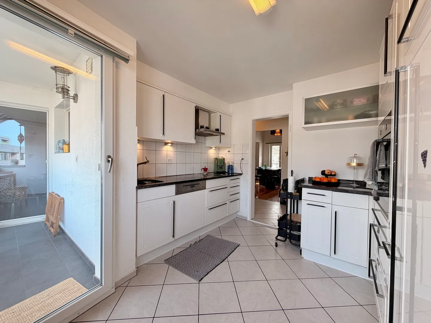 Duplex lumineux de 4,5 pièces avec balcon et box de garage - Photo 6 sur 15