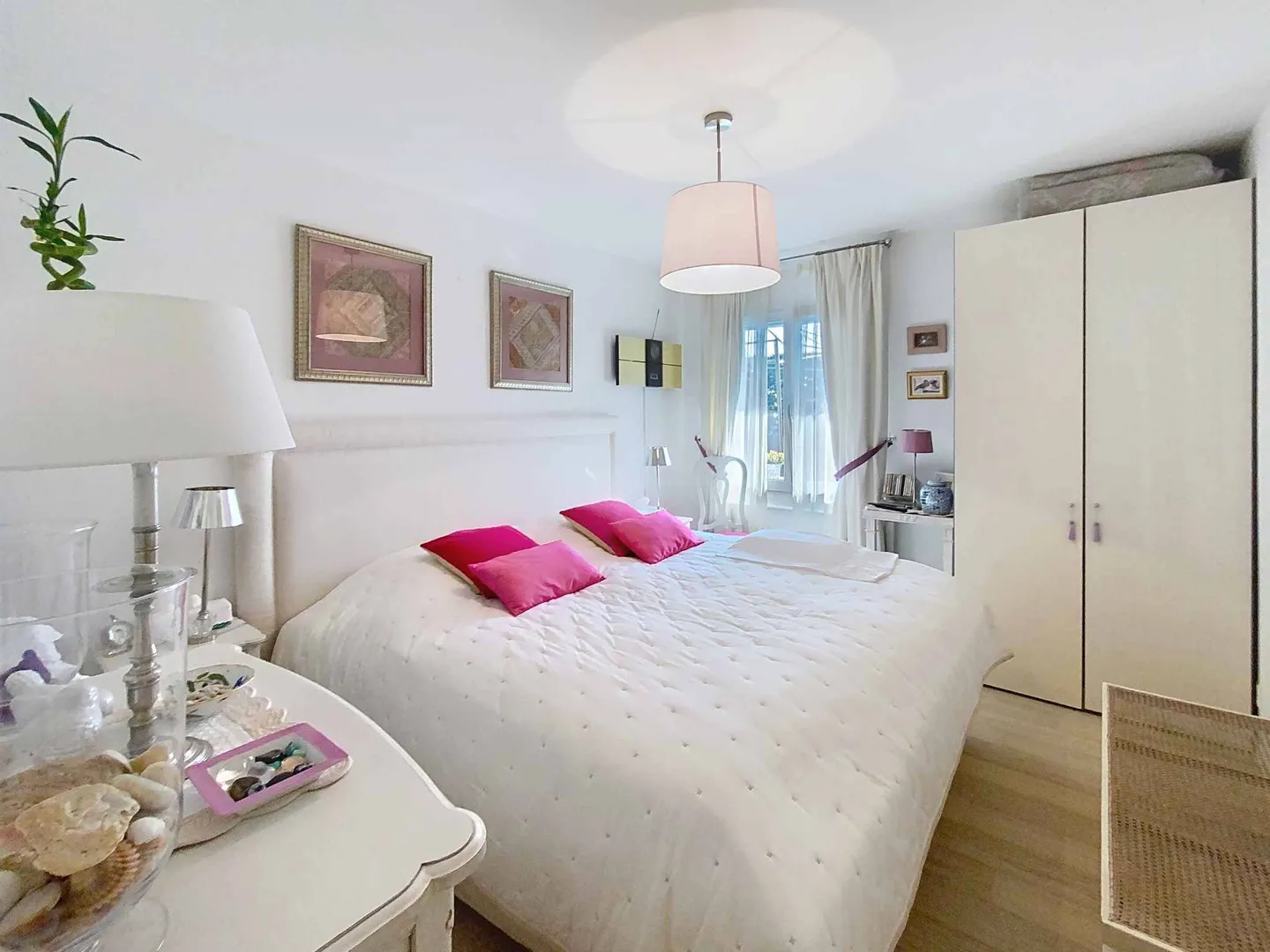 SUPERB APARTMENT WITH LARGE GARDEN, TERRACE AND VIEW OF THE LAKE AND THE ALPS - Photo 7 of 10