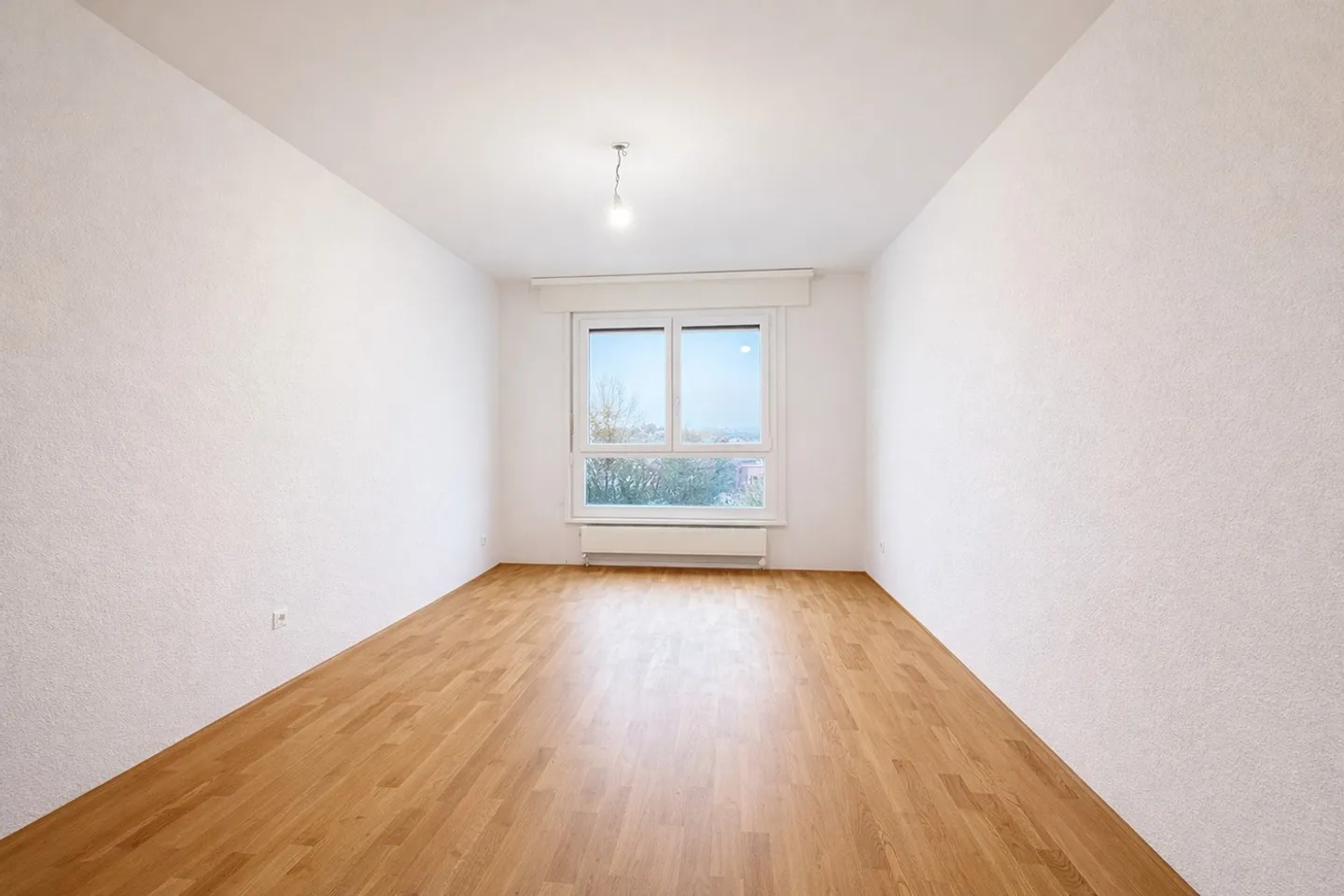 Appartamento spazioso con balcone - Foto 4 di 8