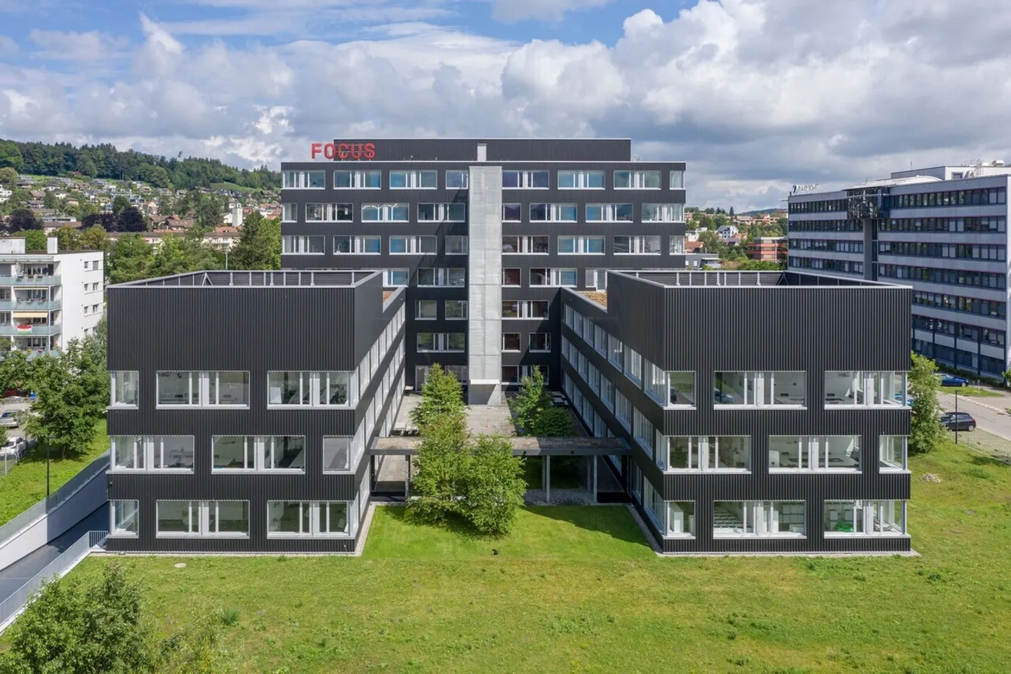 BUREAUX ÉTENDUS, PRÊTS POUR VOTRE EMPLACEMENT - Photo 1 sur 13