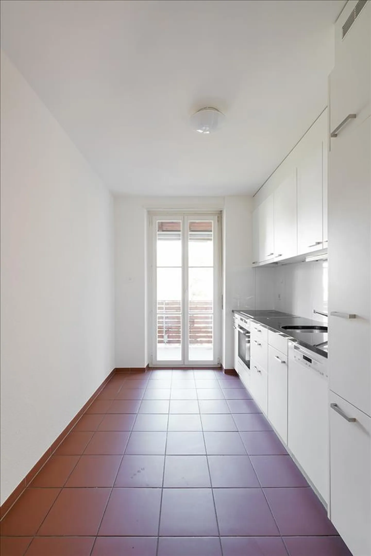 Appartamento moderno con balcone - Foto 5 di 10