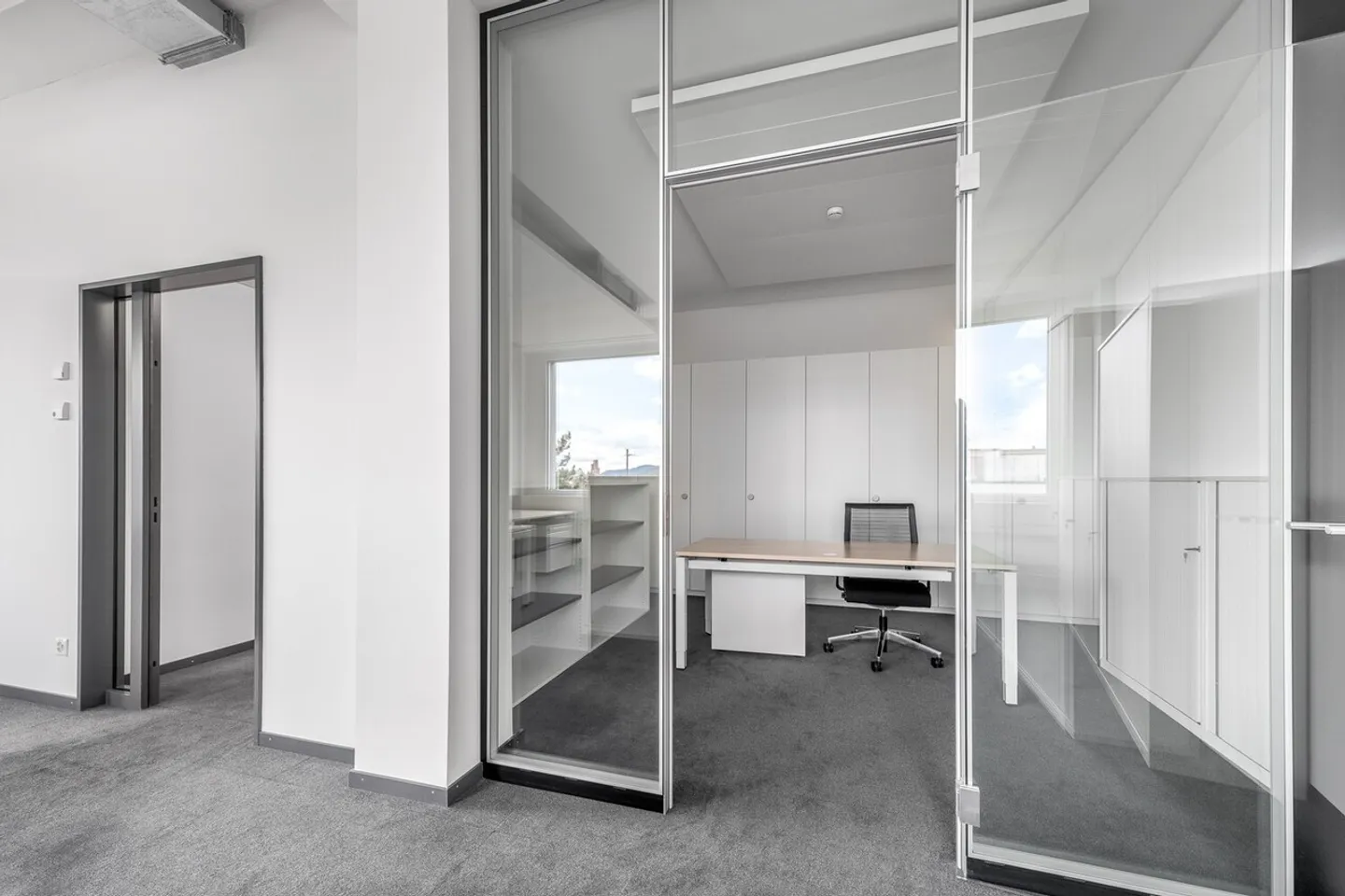 BUREAUX ÉTENDUS, PRÊTS POUR VOTRE EMPLACEMENT - Photo 9 sur 13