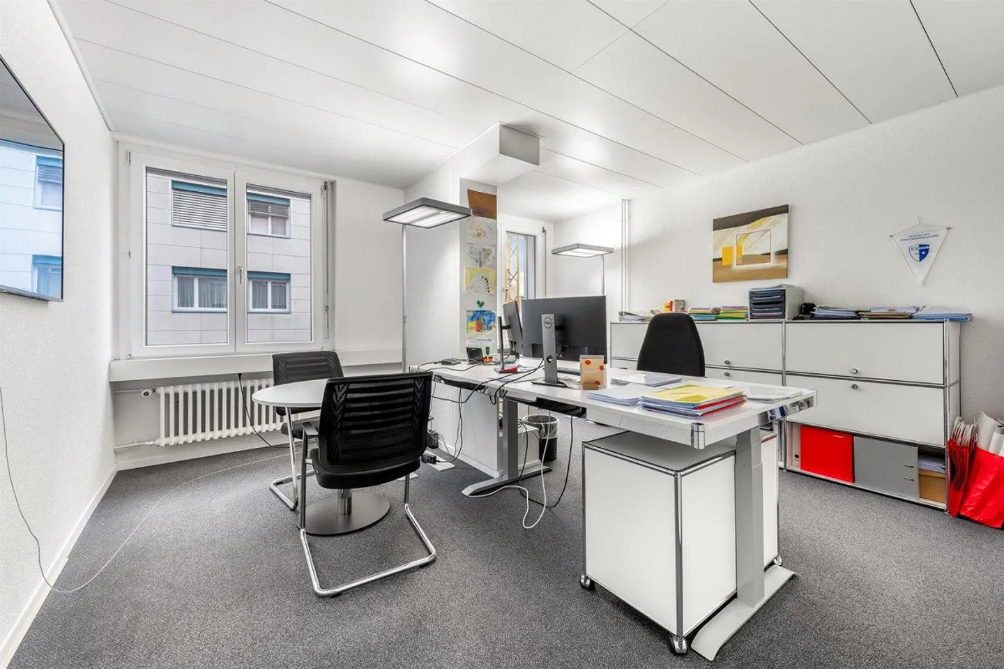 Central, bright, versatile - office premises in Wohlen - Photo 4 of 4