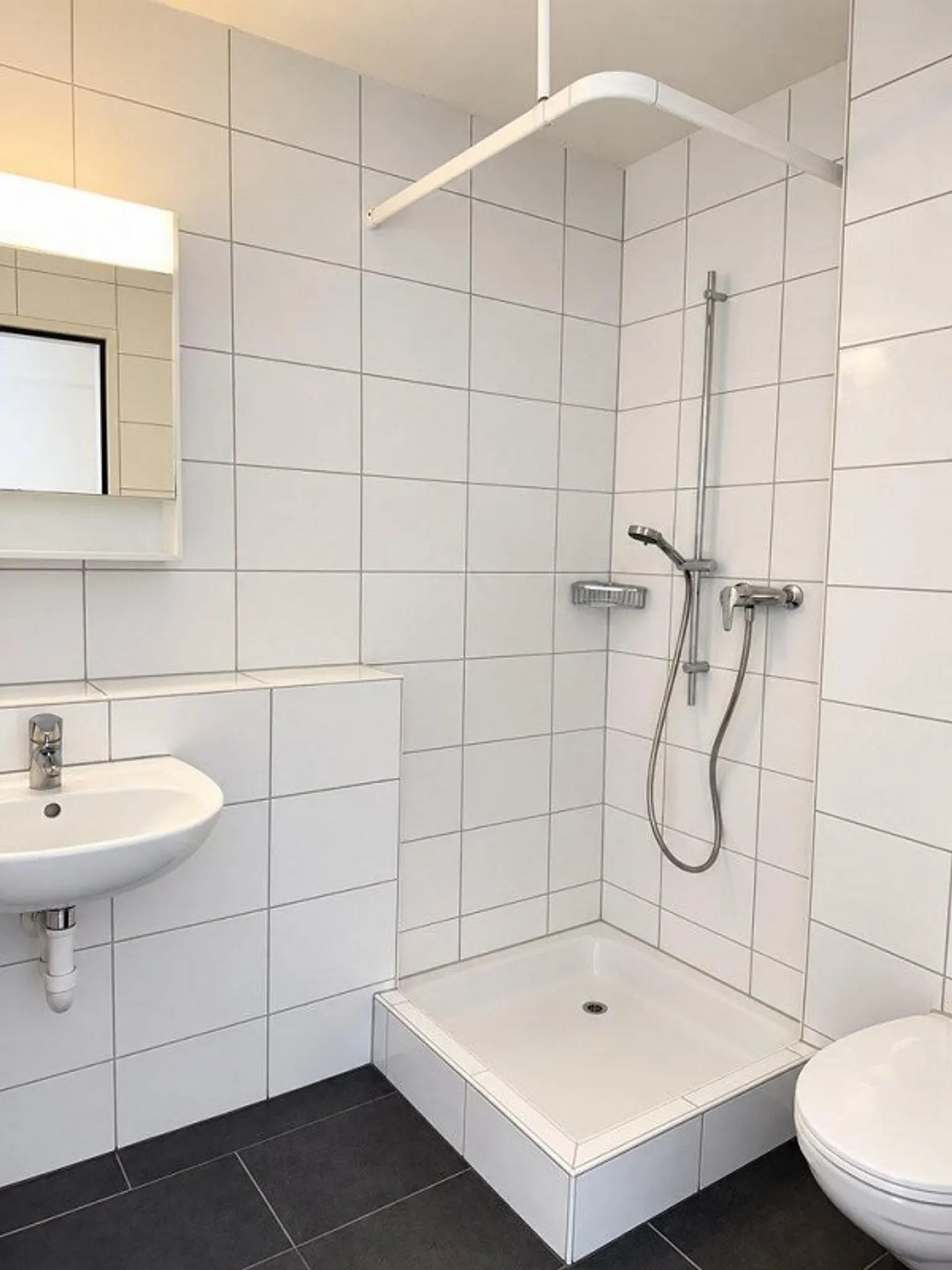 Appartamento moderno di 4,5 stanze in affitto - Foto 6 di 7