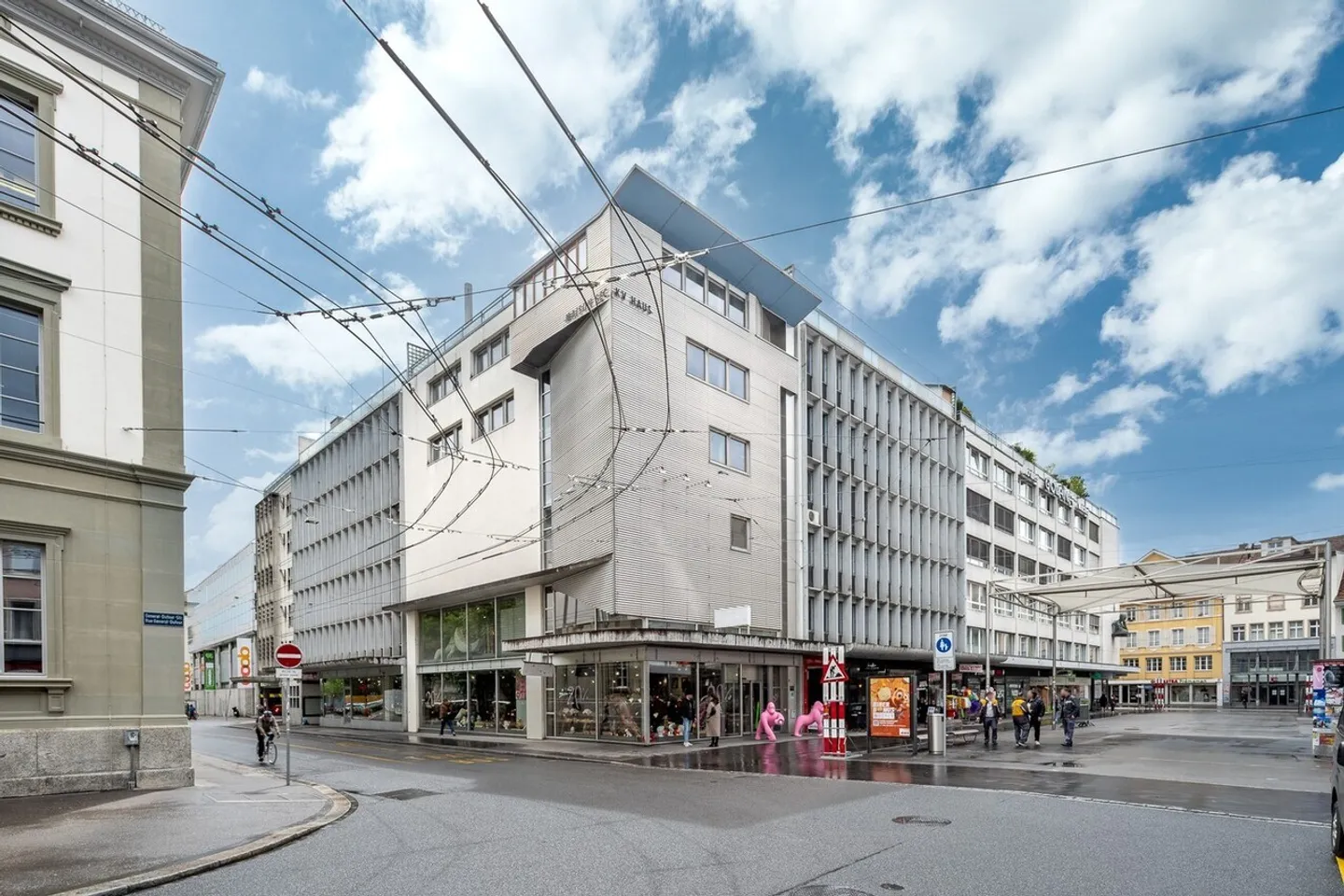 Spacious rental space in Biel for rent - Photo 1 of 5