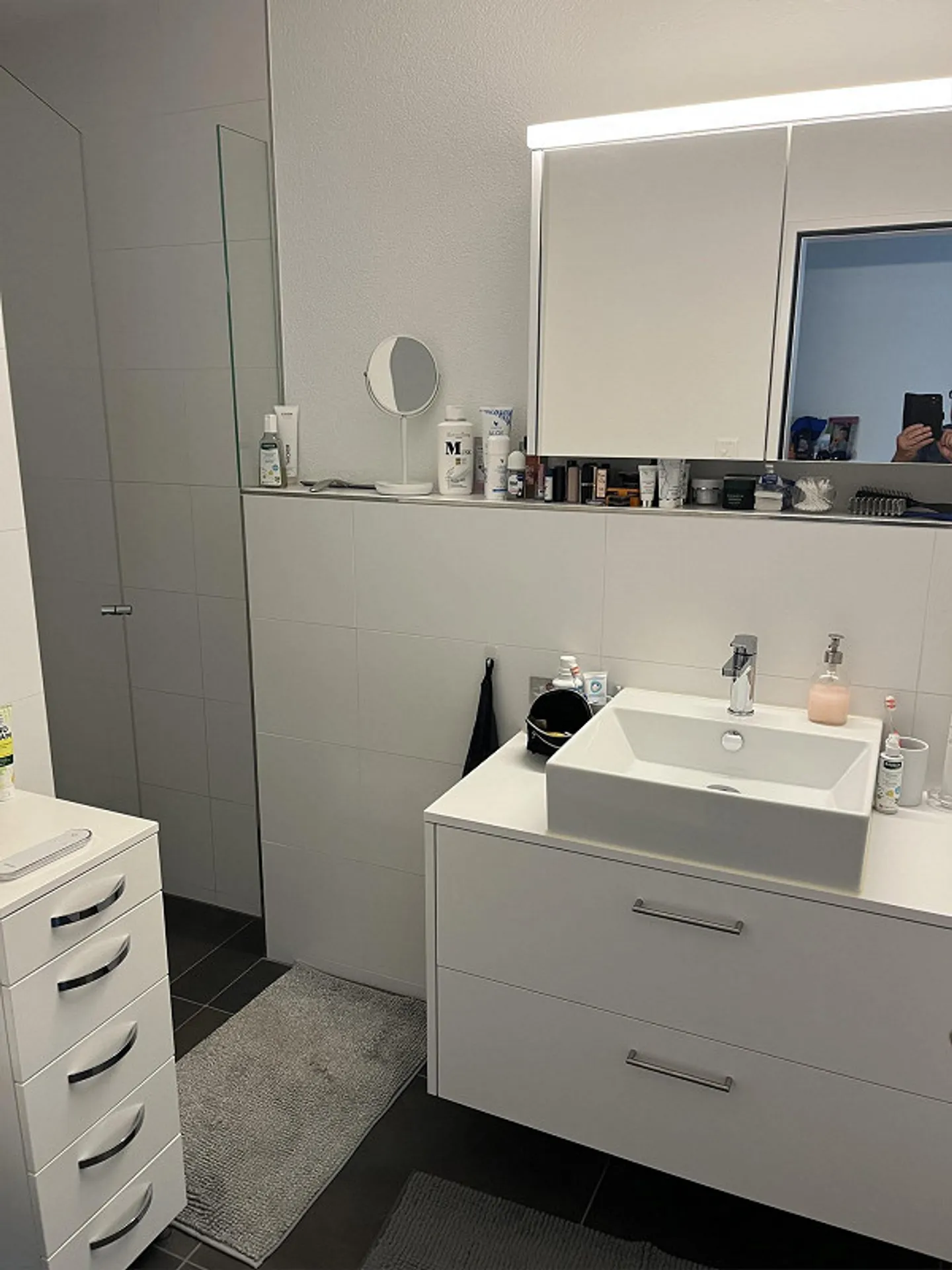 Looking for a new tenant, nearly new bright 3.5 room apartment - Photo 1 of 2