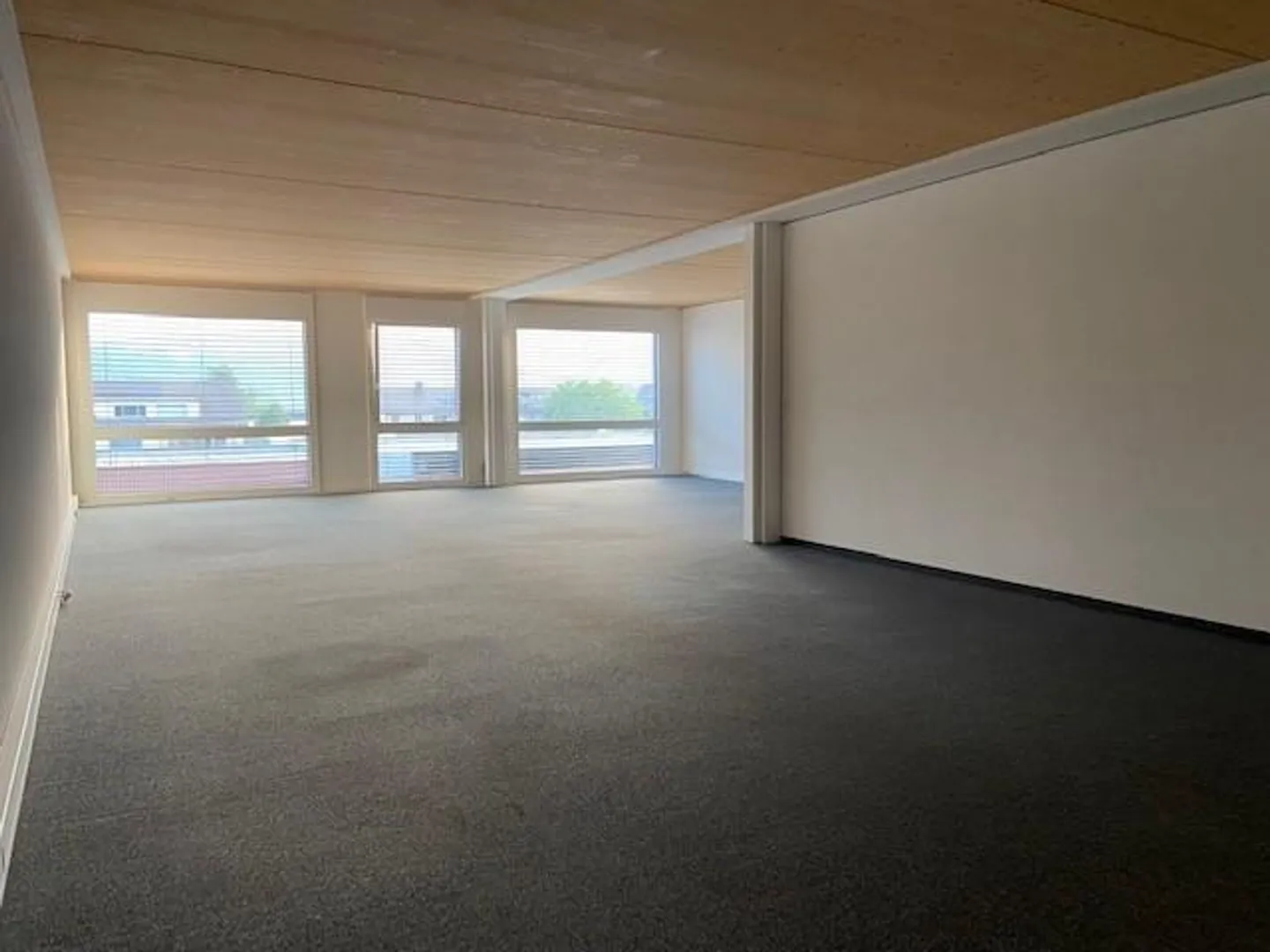 Vielseitige Gewerbefläche - Foto 1 von 2