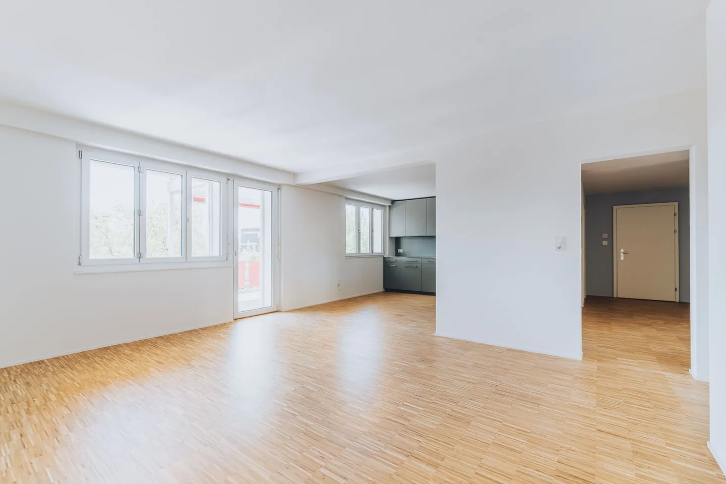 Prima occupazione dopo ristrutturazione completa: appartamento di 3,5 stanze (90m2) con molti extra - Foto 2 di 10