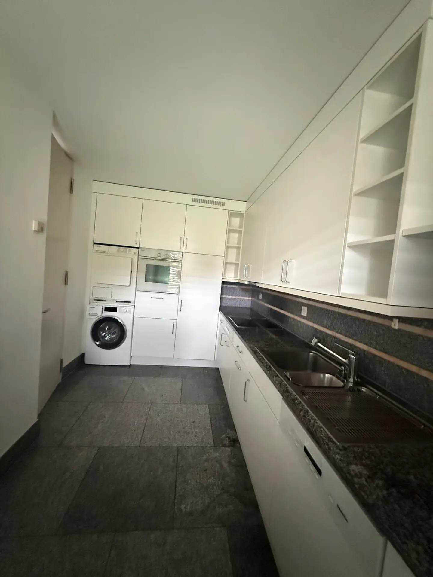 Charming 4.5-room apartment on the ground floor in Arlesheim - Photo 2 of 13
