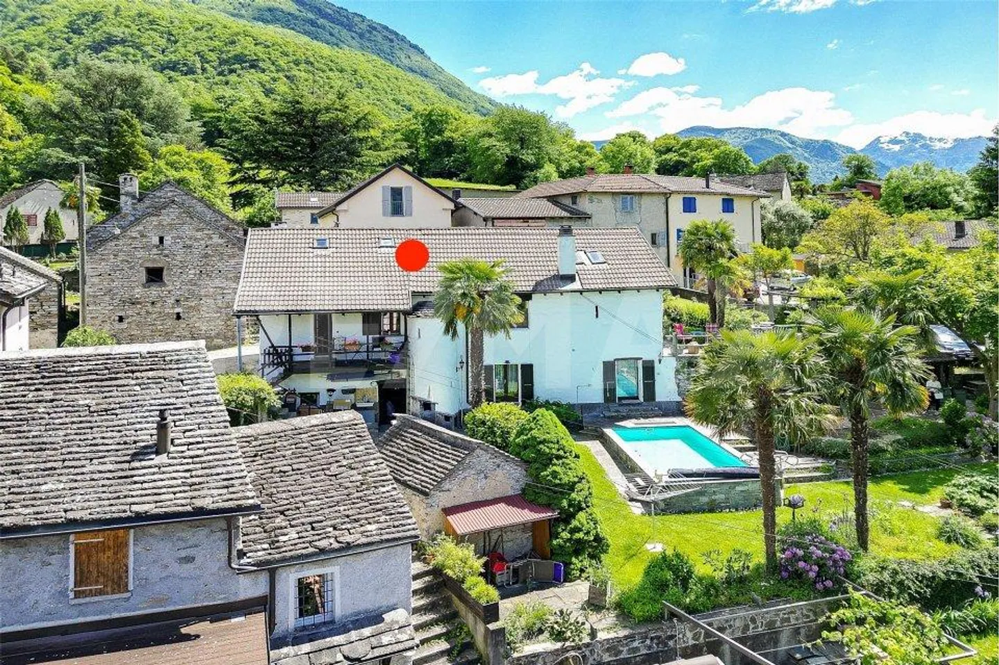 Haus mit Pool und großem Garten - Foto 3 von 13