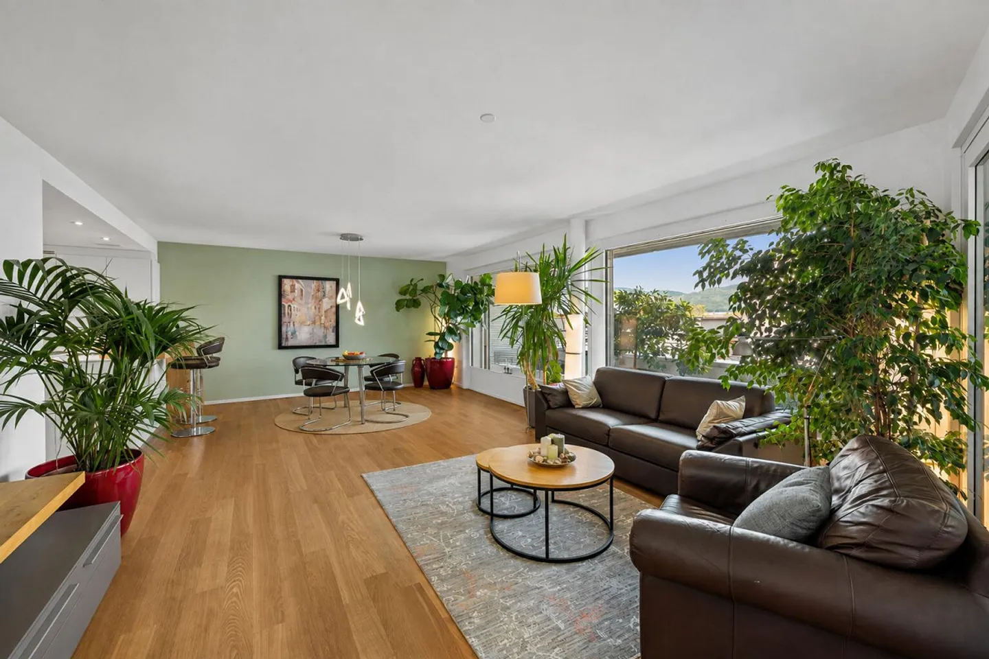 Modern 4.5-room Minergie apartment with sunny loggia - Photo 1 of 12