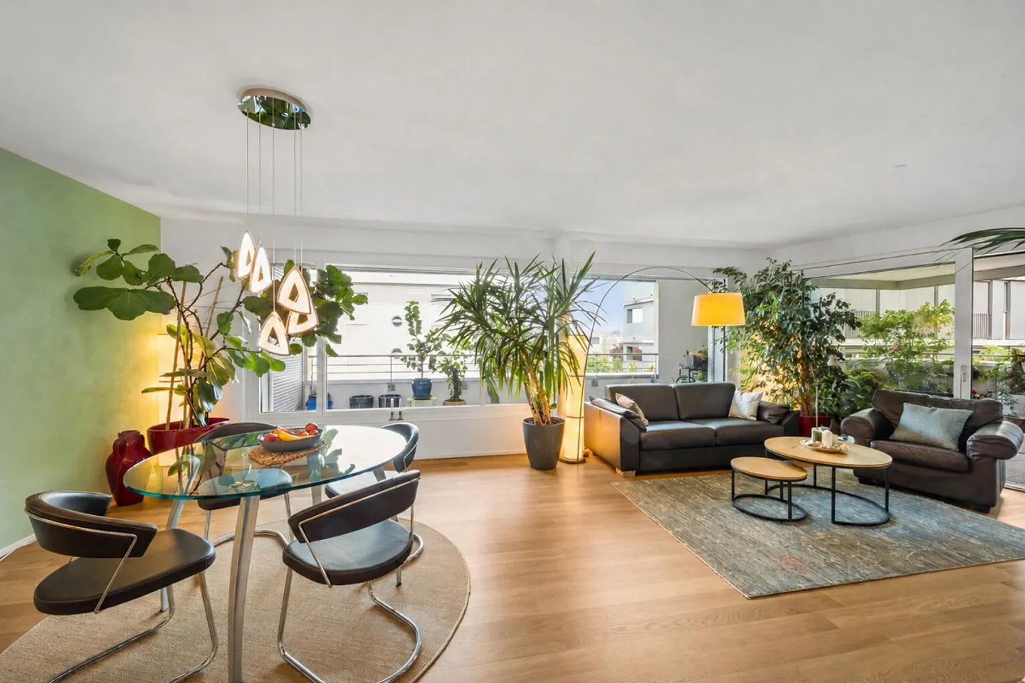 Modern 4.5-room Minergie apartment with sunny loggia - Photo 2 of 12