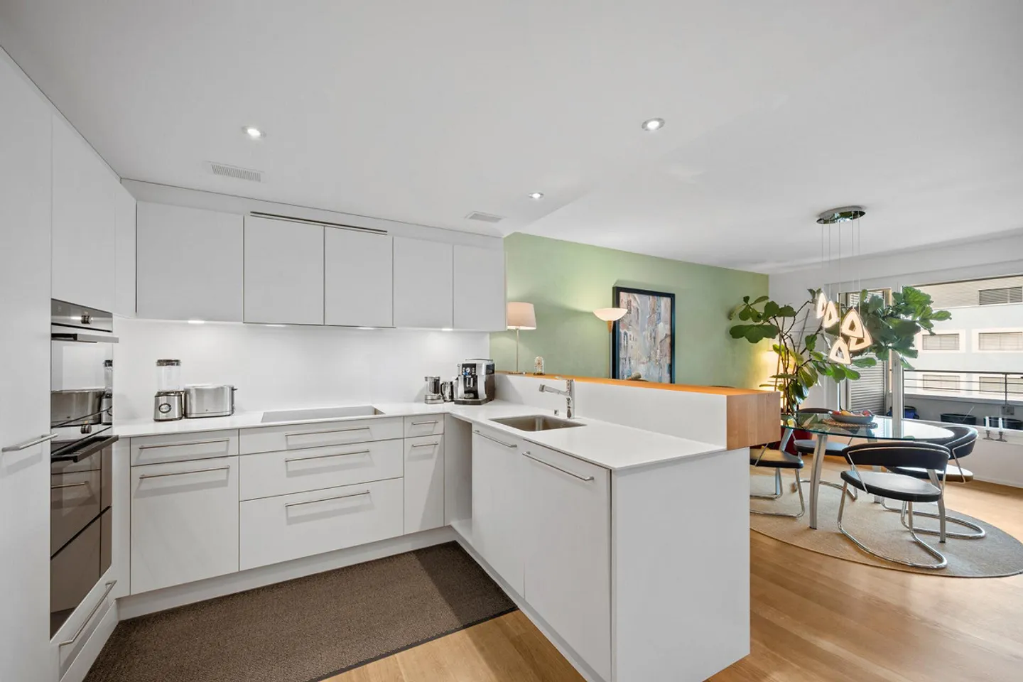 Modern 4.5-room Minergie apartment with sunny loggia - Photo 3 of 12