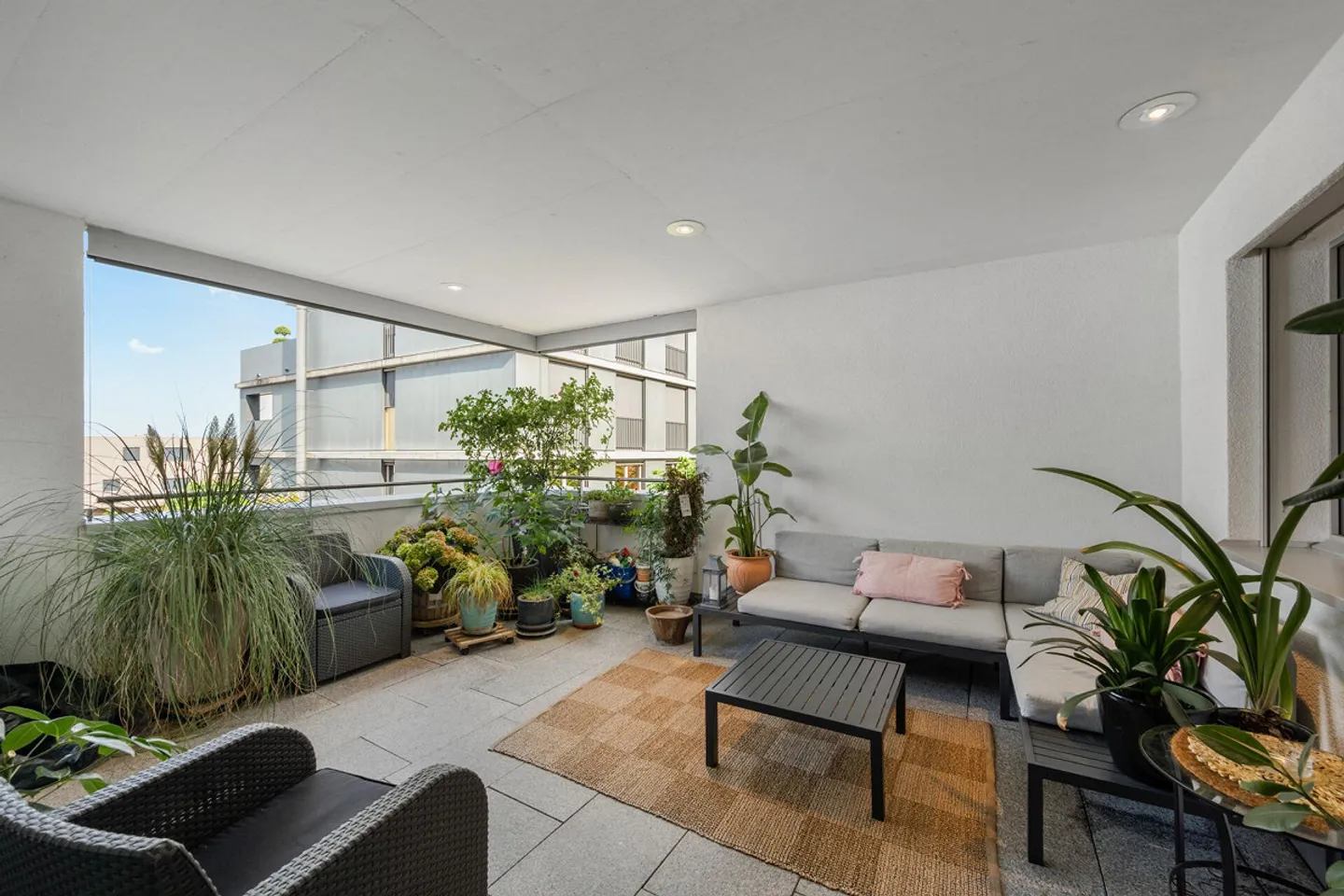 Modern 4.5-room Minergie apartment with sunny loggia - Photo 4 of 12