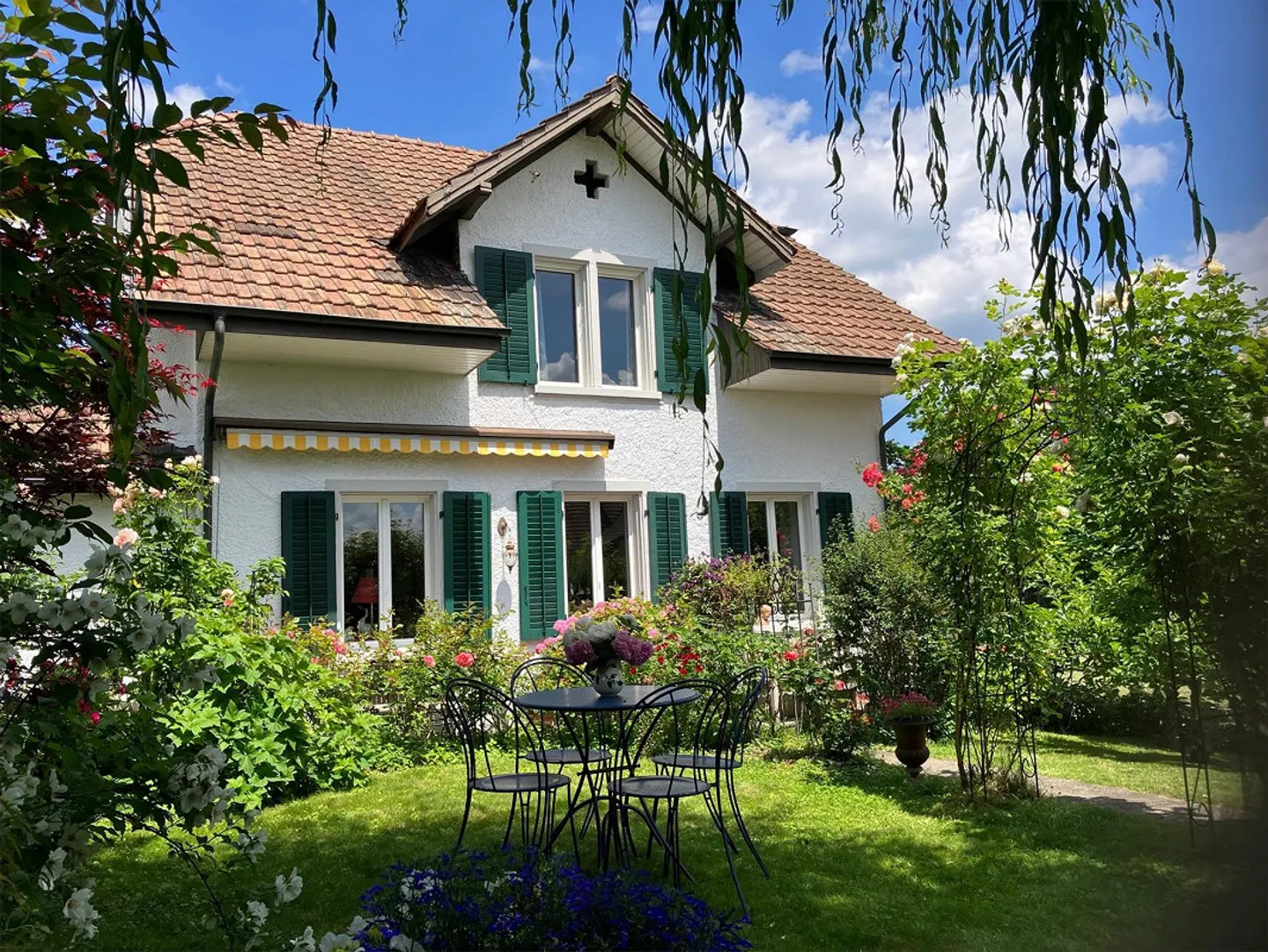 Belle maison de campagne individuelle de 5,5 pièces avec un jardin merveilleux - Photo 1 sur 21